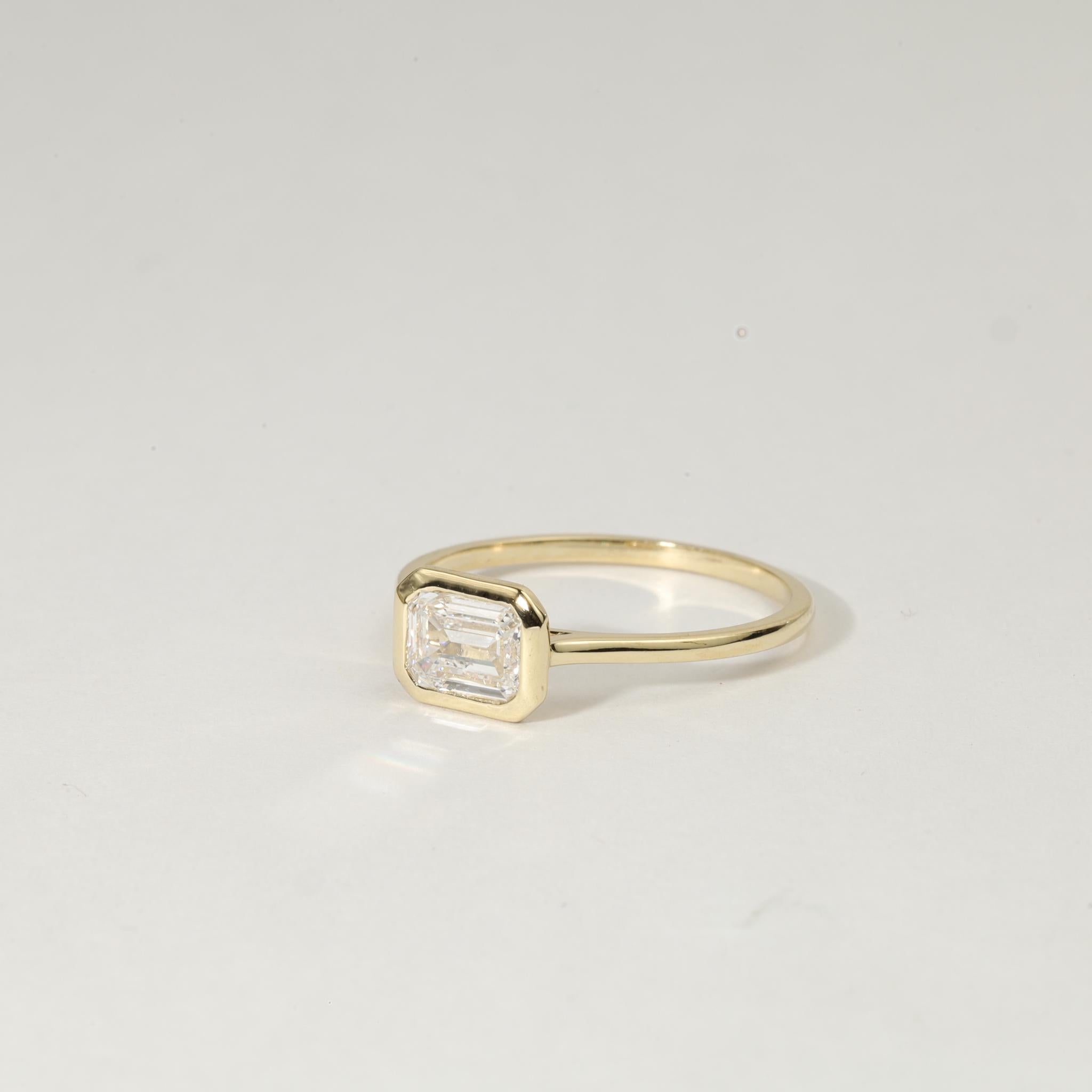 Art déco Bague solitaire en or jaune 18 carats avec diamant taille émeraude certifié GIA de 0,75ct en vente