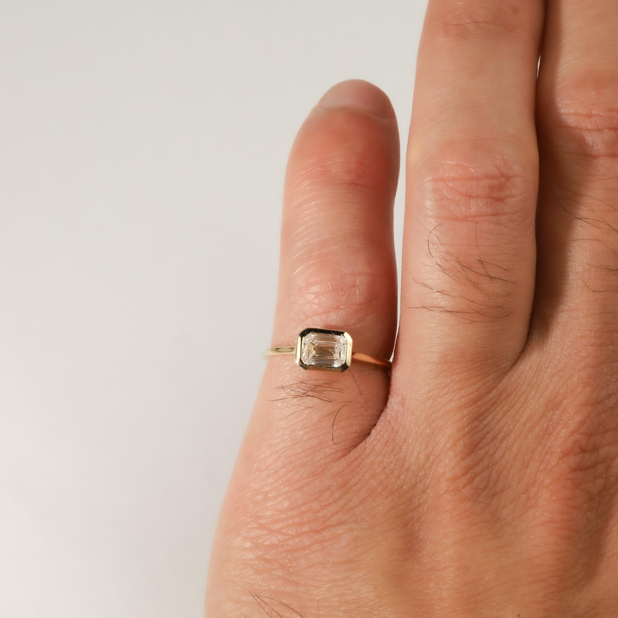 Bague solitaire en or jaune 18 carats avec diamant taille émeraude certifié GIA de 0,75ct en vente 1