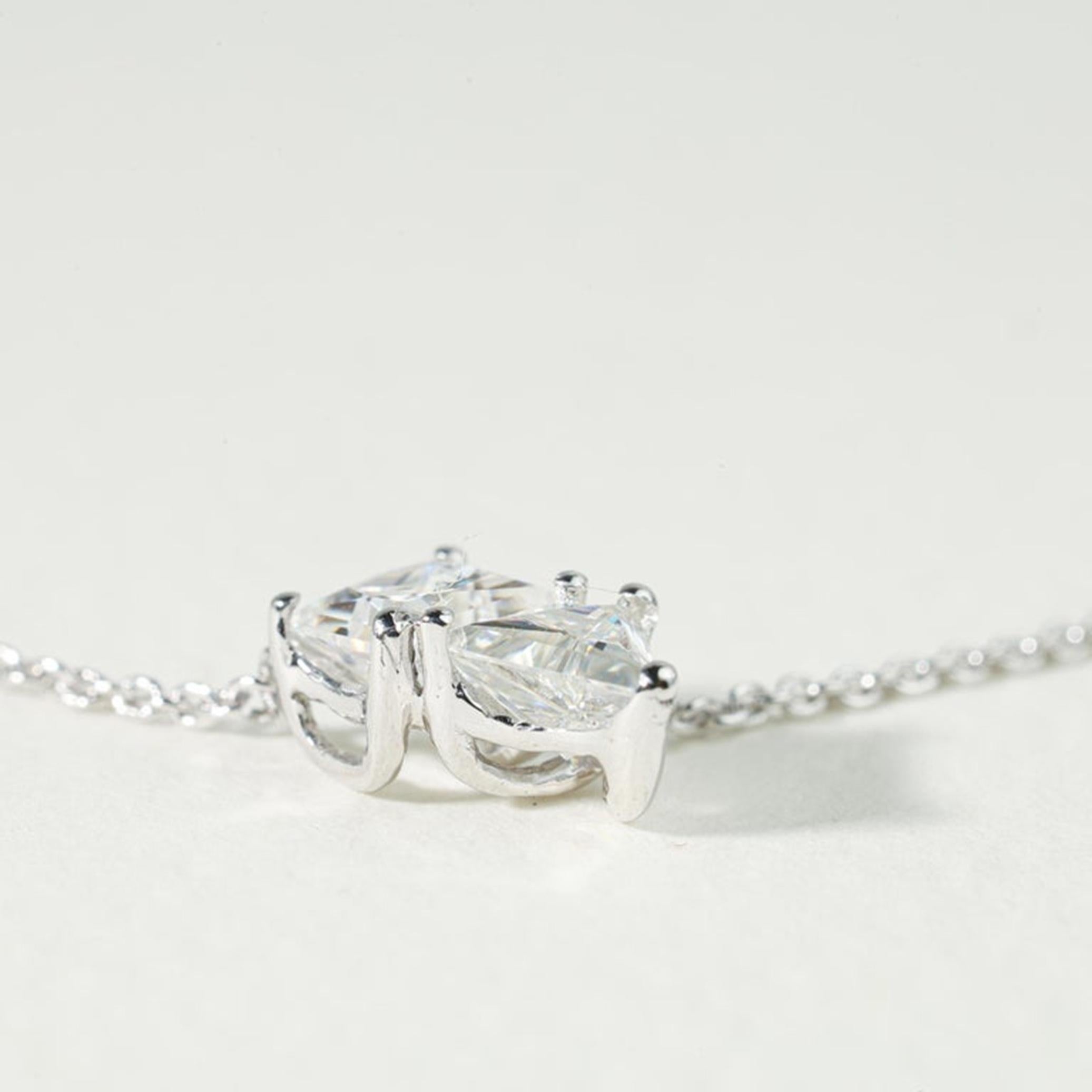 Rapporto GIA certificato 0,75 carati per la collana di diamanti a triangolo Princess. in vendita 6