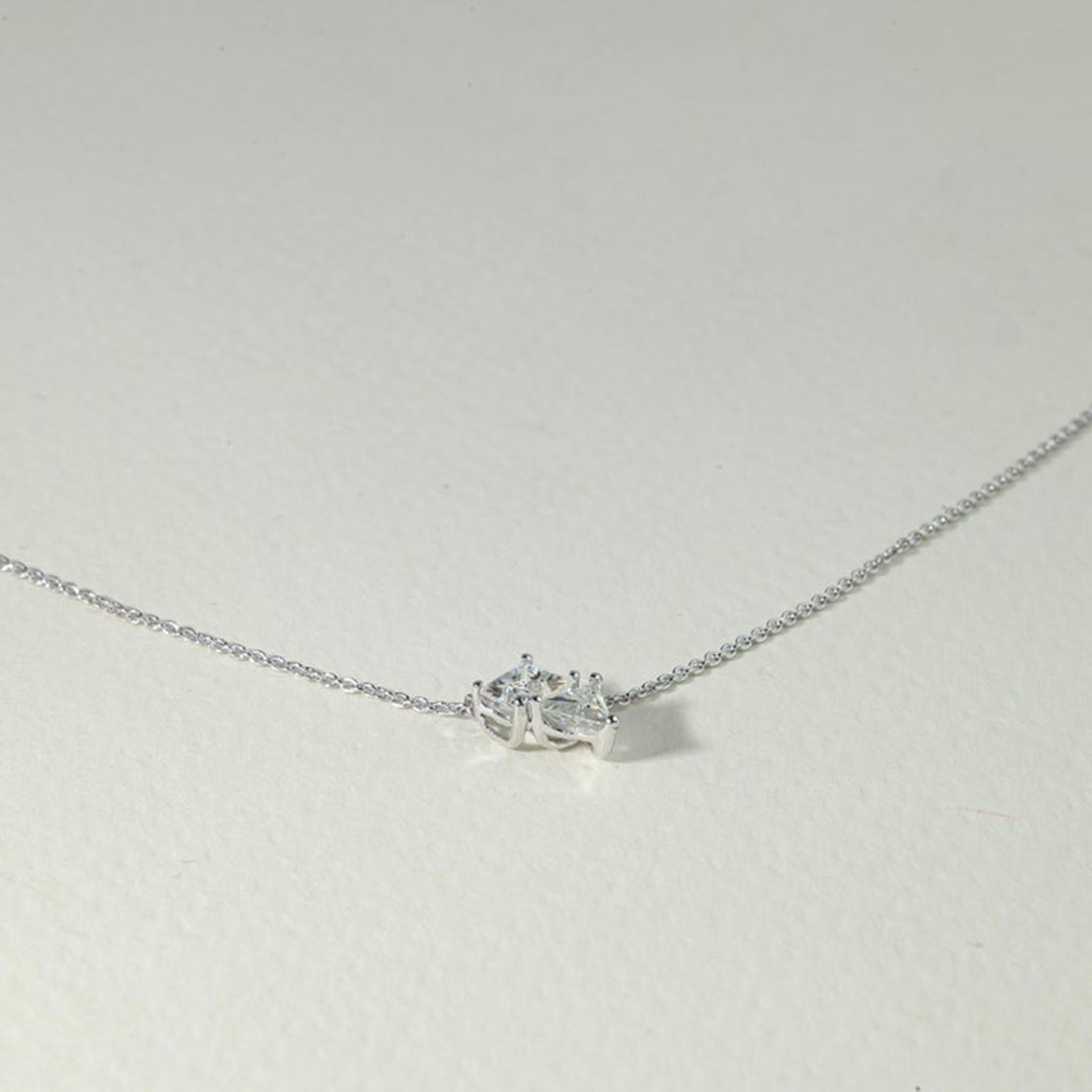 Rapporto GIA certificato 0,75 carati per la collana di diamanti a triangolo Princess. in vendita 3