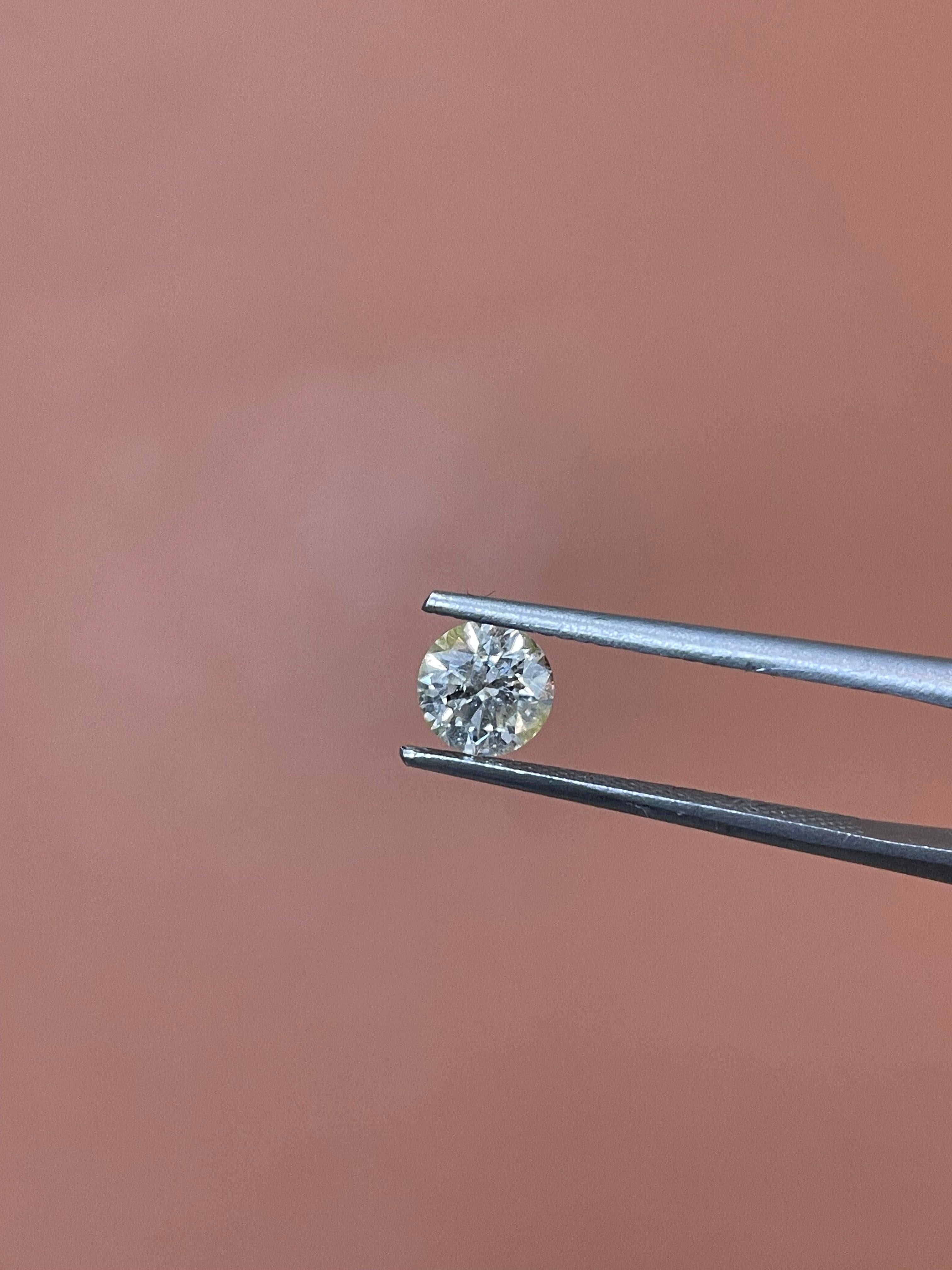 Taille brillant Diamant en vrac certifié GIA 0.76CT Q-R I3 rond et brillant en vente