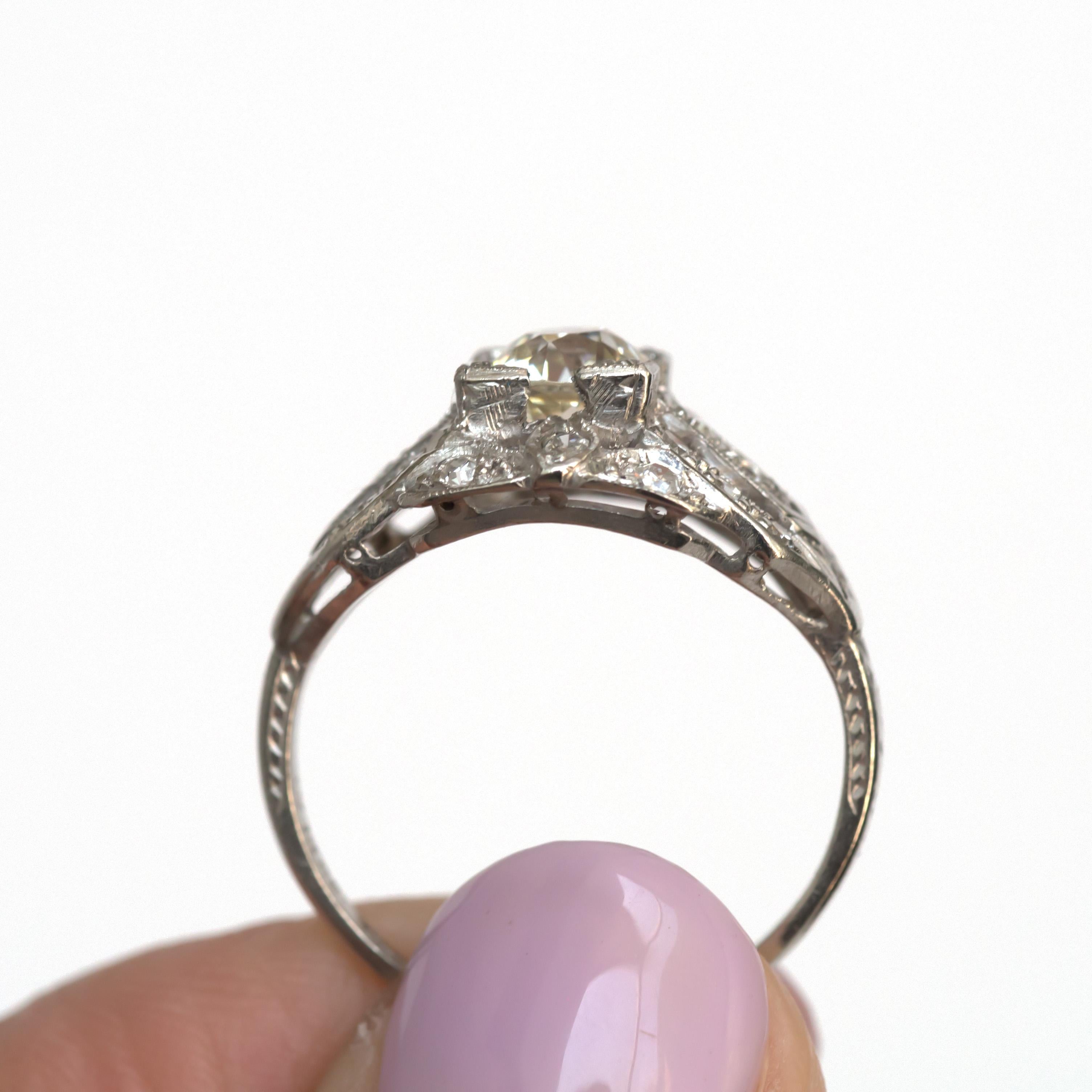 Bague de fiançailles en platine avec diamants de 0,77 carat certifiés GIA Unisexe en vente