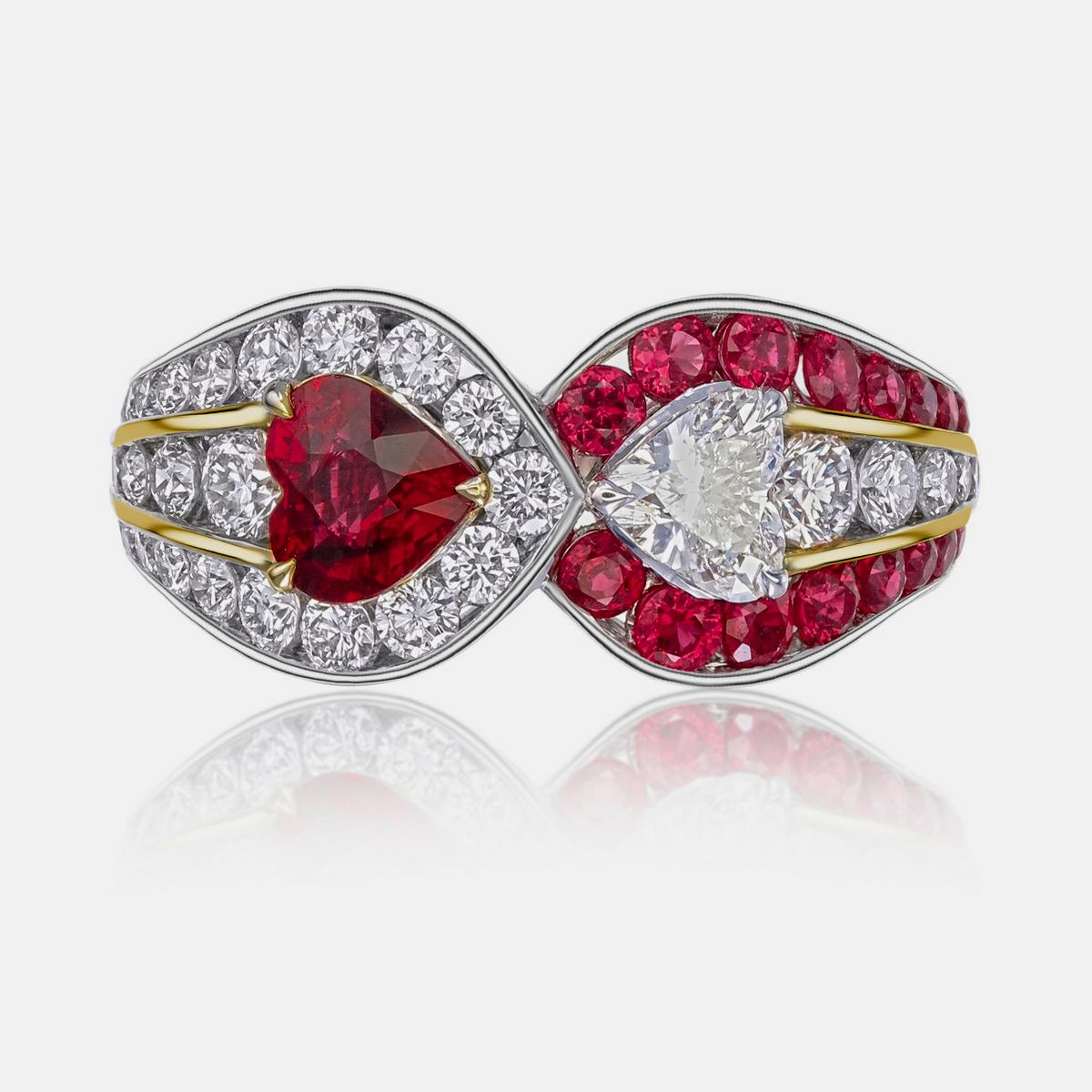 GIA Certified 0.78 Carat Ruby Burmese No Heat Pigeon Blood and Diamond Ring In New Condition For Sale In Bangkok, TH