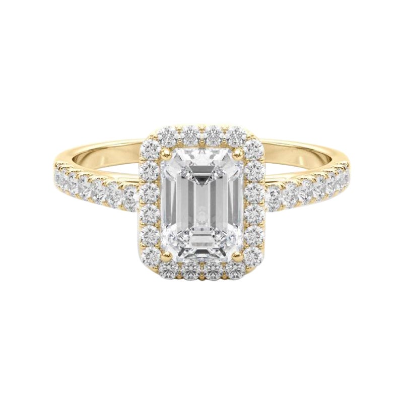 Bague en or jaune 18 carats certifiée GIA et ornée d'un halo d'émeraudes de 0,8 carat