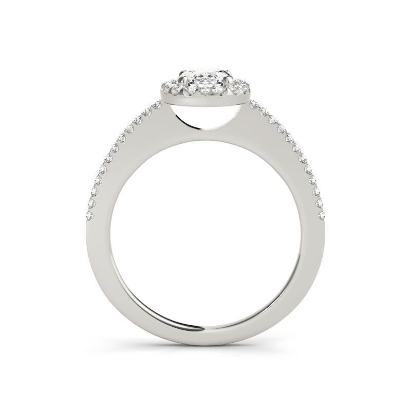 Halo ovalado con pavé francés de 0.8 quilates certificado por GIA  Anillo de diamantes en Nuevo estado para la venta en New York, NY