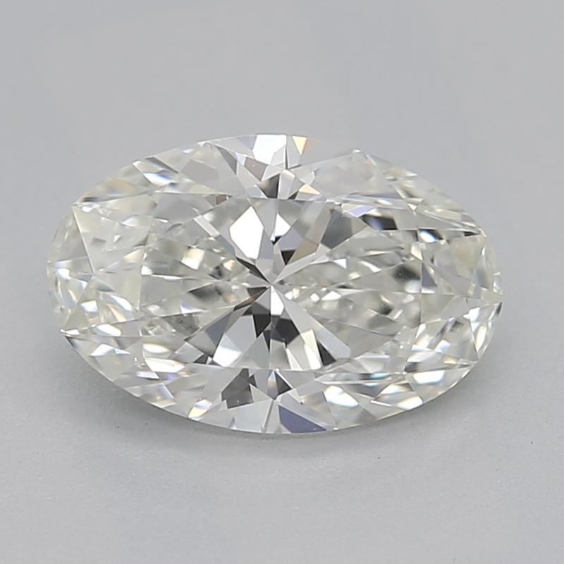 Scopri un anello di diamanti davvero accattivante, che esemplifica l'eleganza e la raffinatezza. Al centro si trova uno splendido diamante ovale, del peso di 0,8 , con una notevole J e un eccezionale VS2. Questo squisito centrotavola è delicatamente