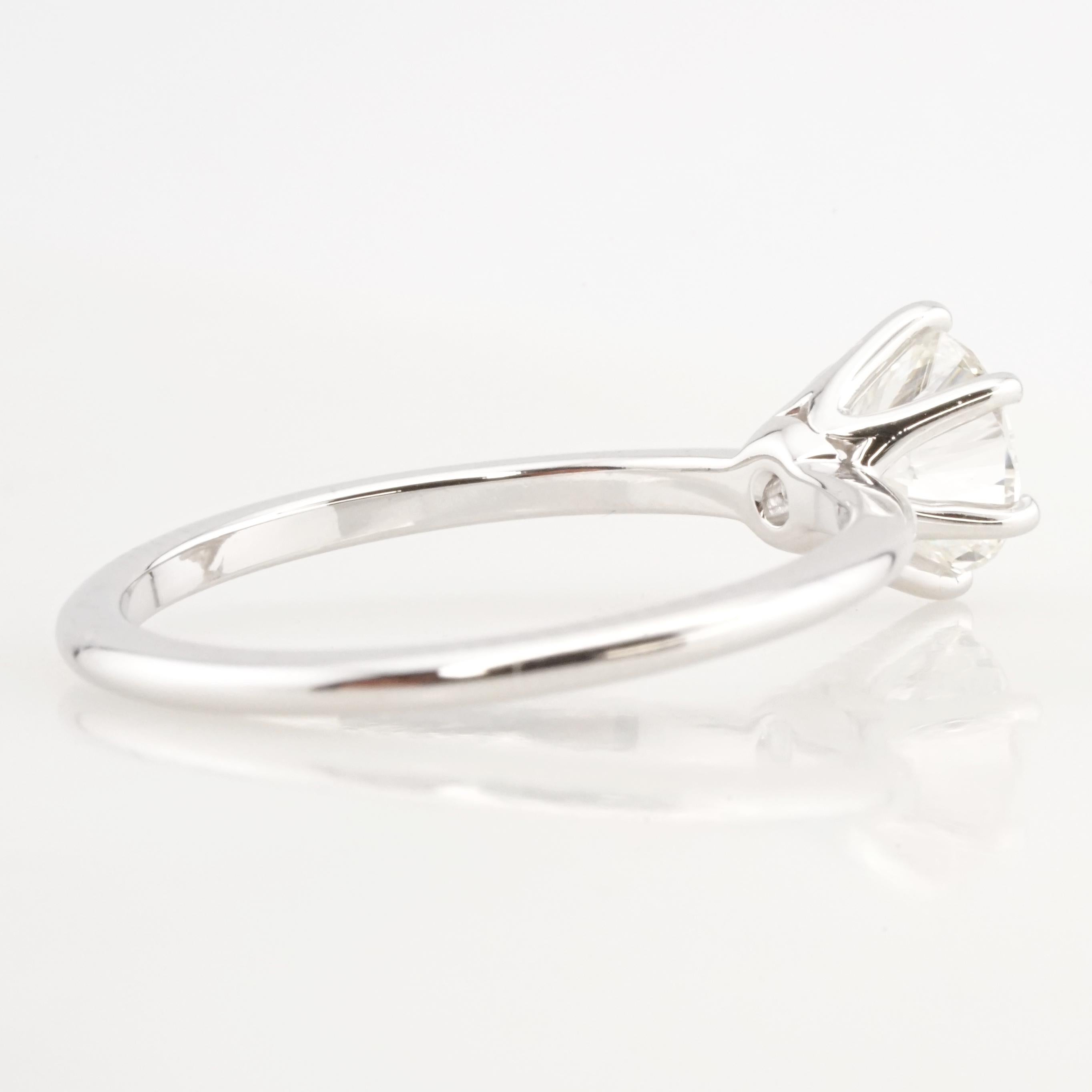 Certifié GIA  Bague de fiançailles solitaire en or 18 carats avec diamant rond Pour femmes en vente