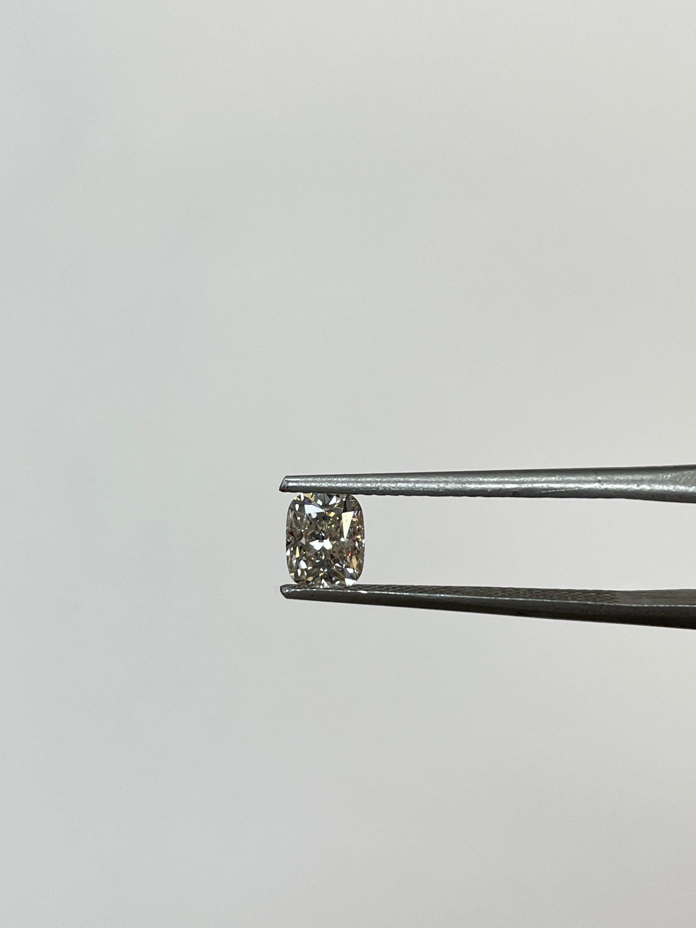 DESCRIPCIÓN DEL ARTÍCULO
N.º DE IDENTIFICACIÓN
NYC55566
Forma de la piedra:
COJÍN MODIFICADO BRILLANTE
Peso del diamante:
0,80ct
Claridad:
SI2
Color:
K Marrón tenue
Corta:
Excelente
Medidas:
5.63 x 4.63 x 3.73 mm
Profundidad %:
80.55%
Tabla