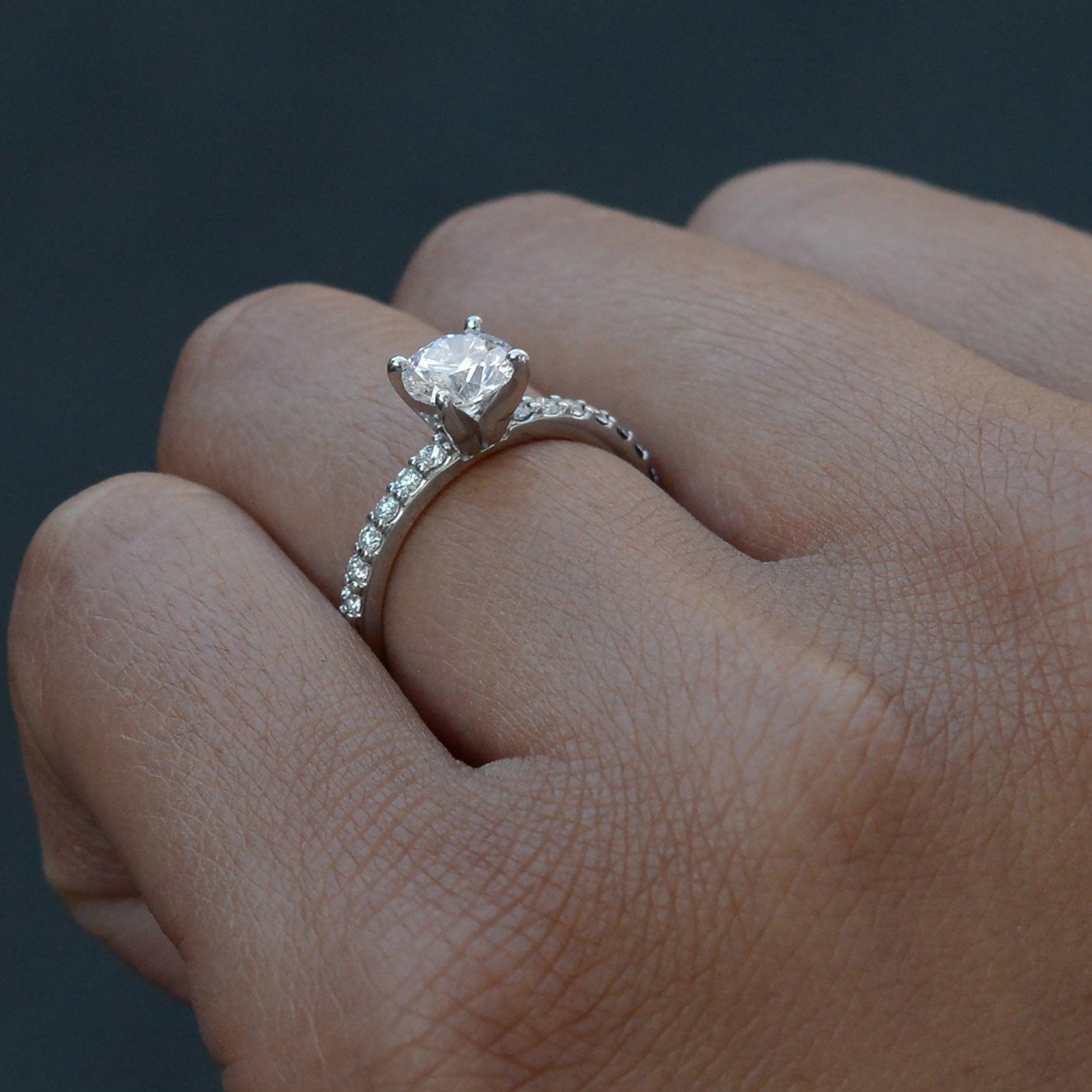 GIA Certified 0.80 carat Round Brilliant Cut Solitaire Diamond Ring In Excellent Condition For Sale In Santa Barbara, CA
