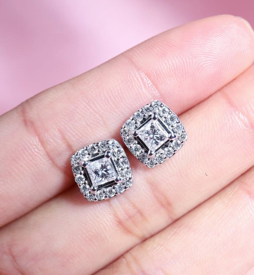 Taglio misto Orecchini con perno in oro 18k con diamanti D/VS2 certificati GIA da 0,80 carati in vendita