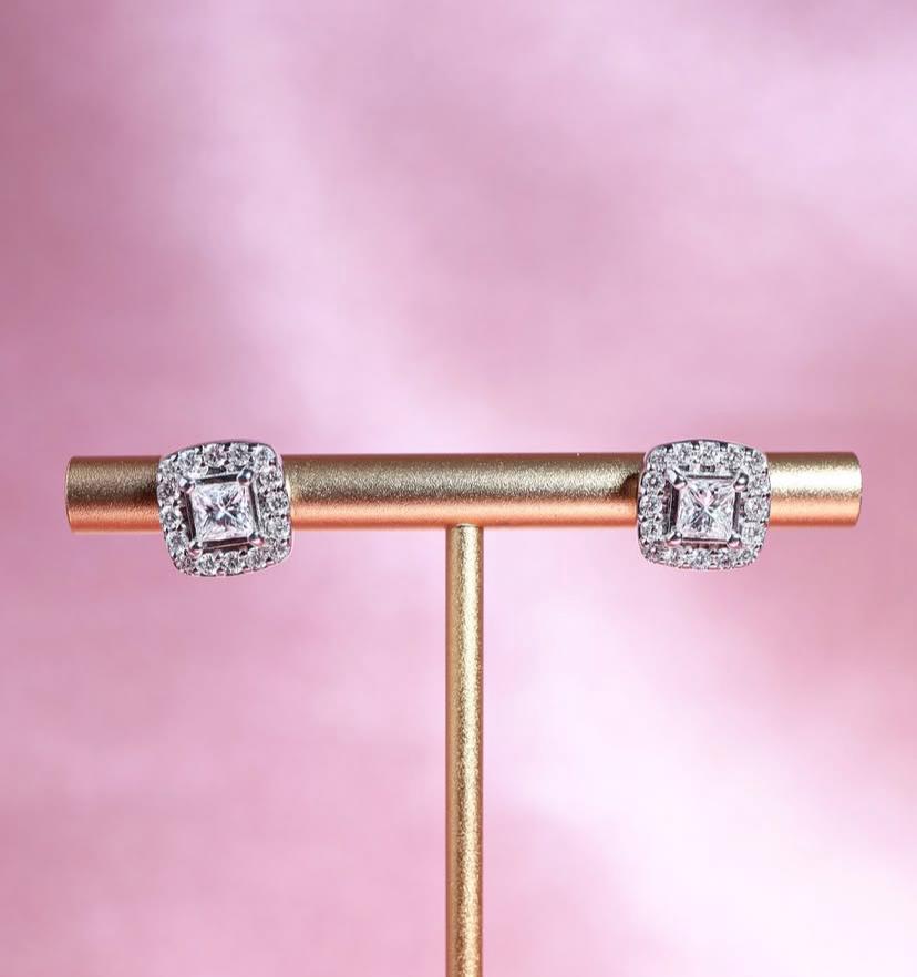 Orecchini con perno in oro 18k con diamanti D/VS2 certificati GIA da 0,80 carati In condizioni Nuovo in vendita a Massafra, IT