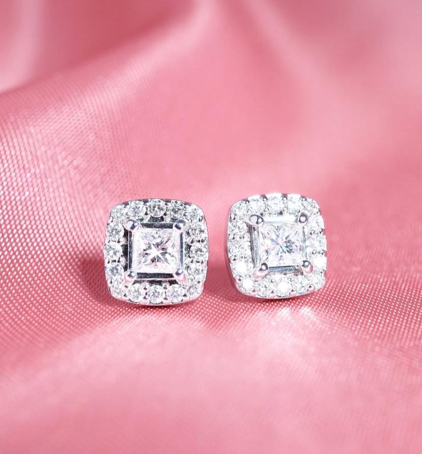 da uomo o donna Orecchini con perno in oro 18k con diamanti D/VS2 certificati GIA da 0,80 carati in vendita