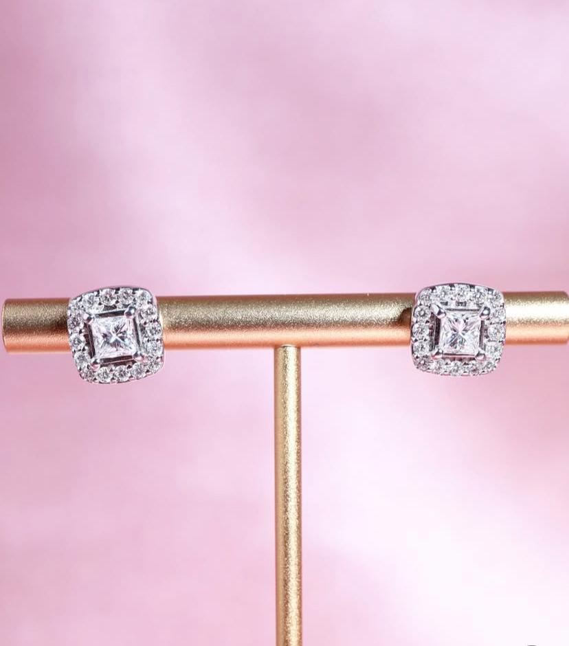 Orecchini con perno in oro 18k con diamanti D/VS2 certificati GIA da 0,80 carati in vendita 1