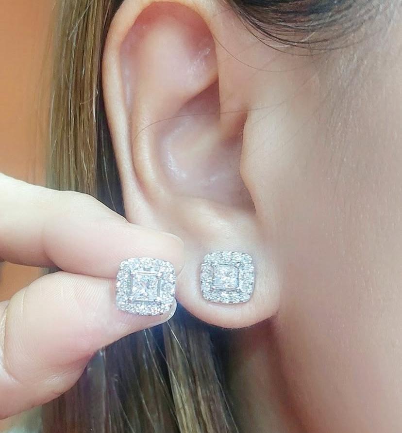 Orecchini con perno in oro 18k con diamanti D/VS2 certificati GIA da 0,80 carati in vendita 2