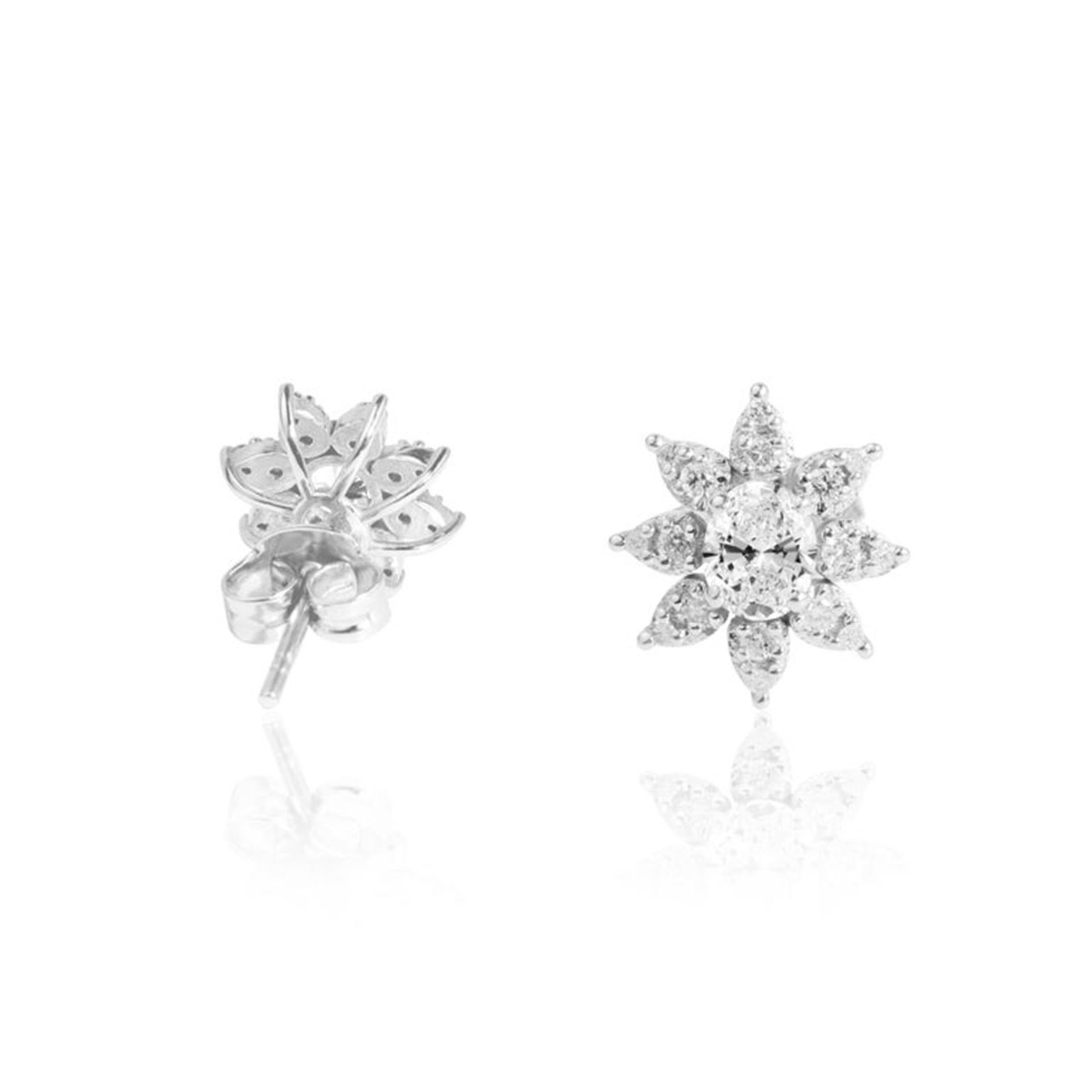 GIA Certified 0.80 ct Oval‑Cut E VS Diamond Halo Stud Earrings in 18K White Gold For Sale 1