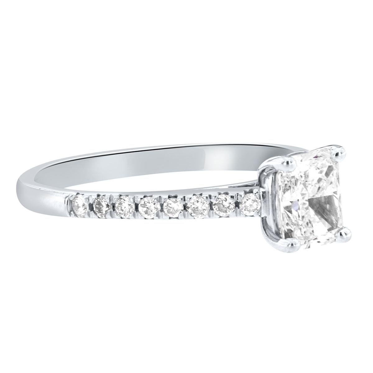 Taille radiant Bague de fiançailles avec diamant taille radiant de 0,80 carat certifié GIA en vente