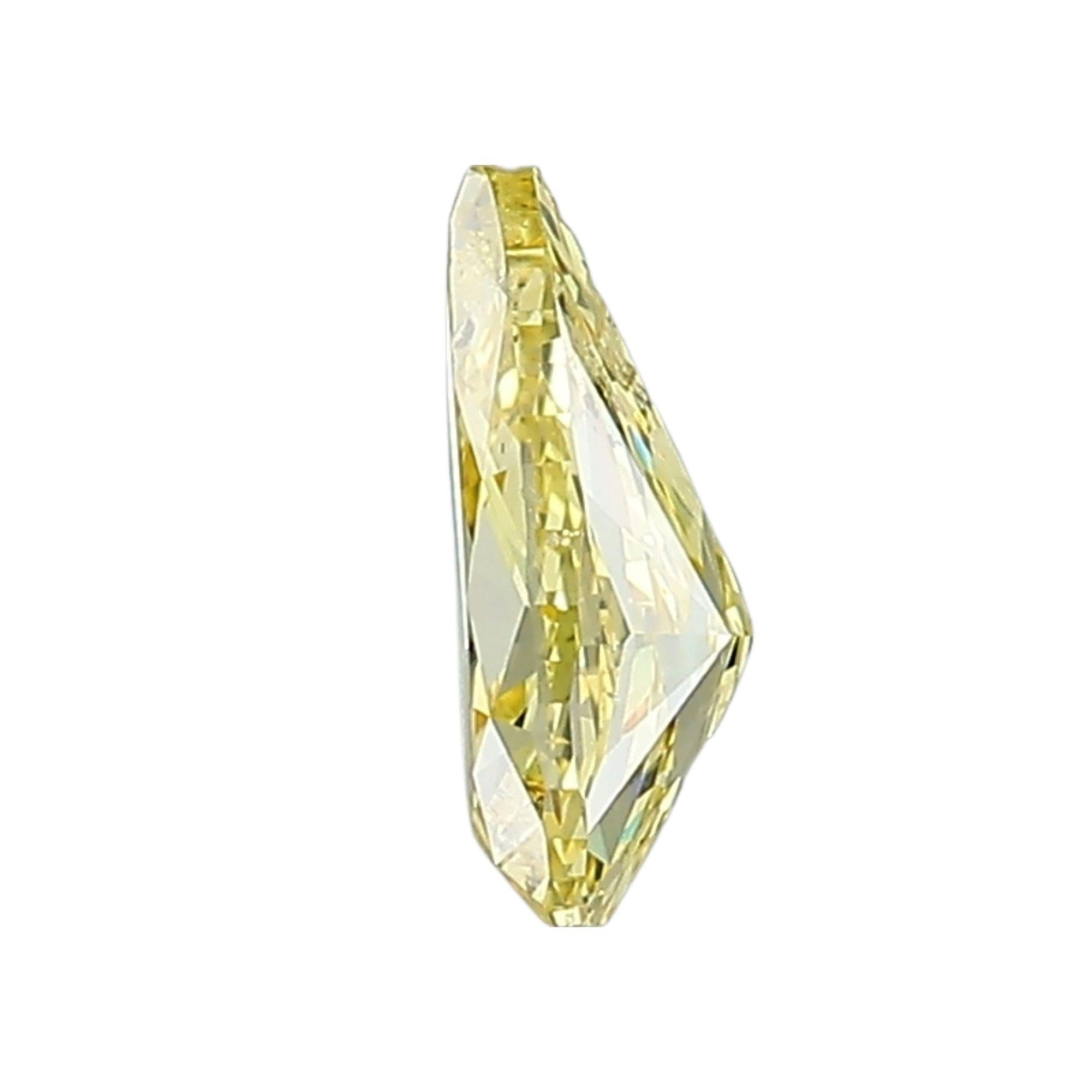 Diamant naturel certifié GIA de 0,81 carat, taille poire, de couleur jaune vif, en vrac Neuf - En vente à Miami, FL