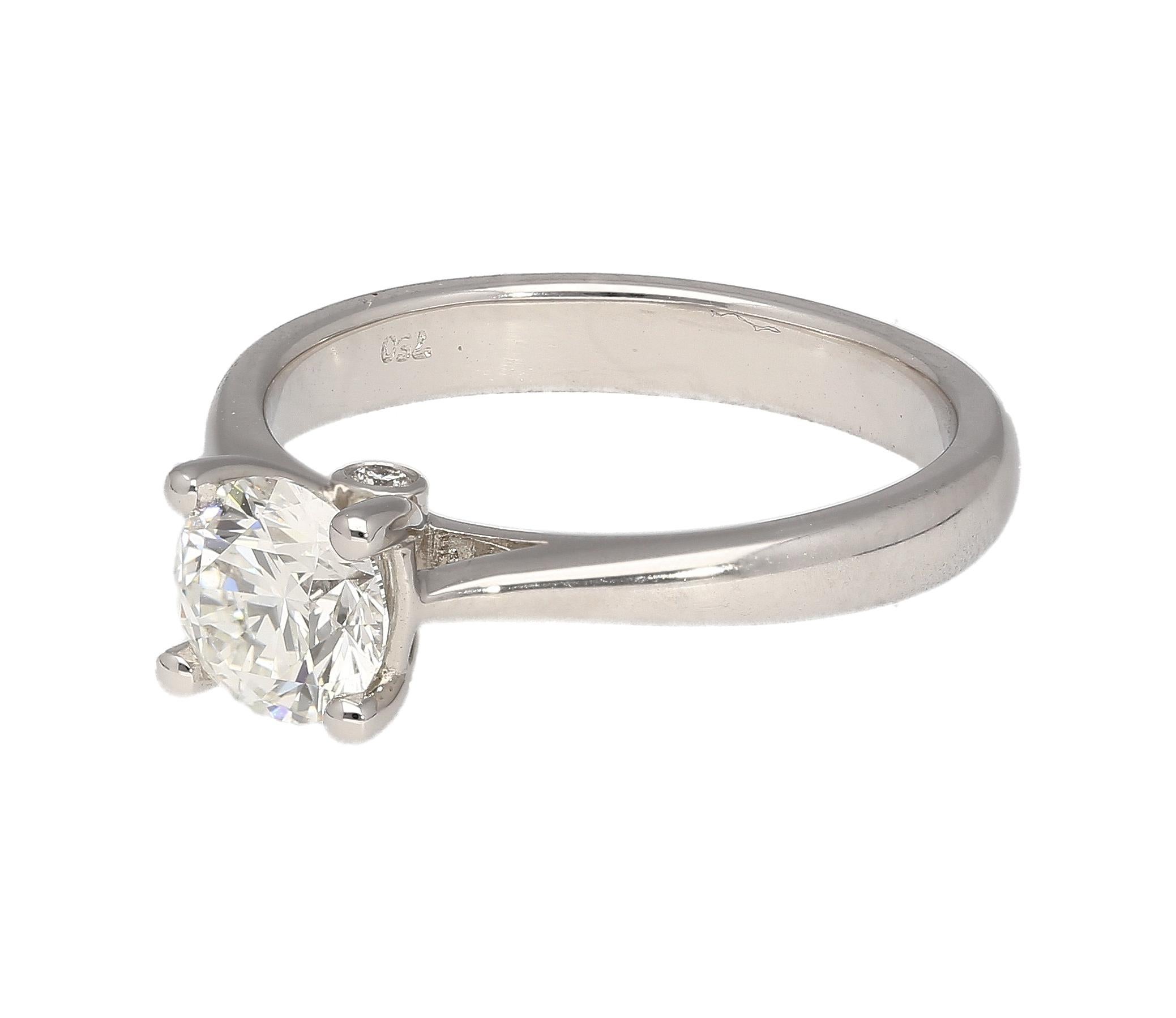 Contemporary GIA Certified 0.81 Carat G/VS2 Round Cut Diamond Engagement Ring For Sale