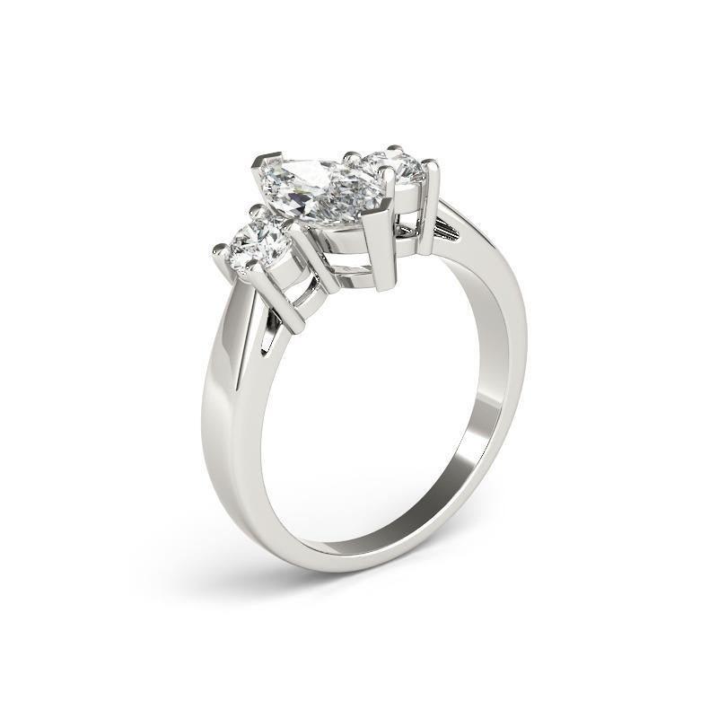 GIA Certified 0.81 Carat Marquise Three-Stone Anniversary Platinum Diamond Ring Pour femmes en vente