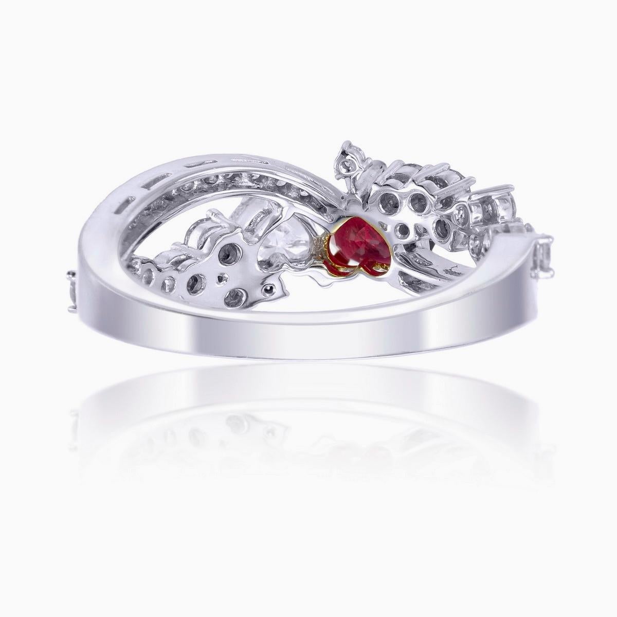 GIA Certified 0.81 Carat Ruby Burmese No Heat and Diamond Ring In New Condition For Sale In Bangkok, TH