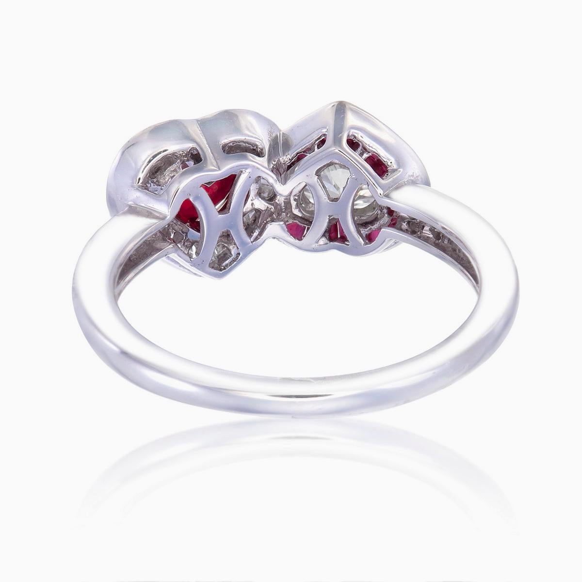 GIA Certified 0.81 Carat Ruby Burmese No Heat Pigeon Blood and Diamond Ring In New Condition For Sale In Bangkok, TH