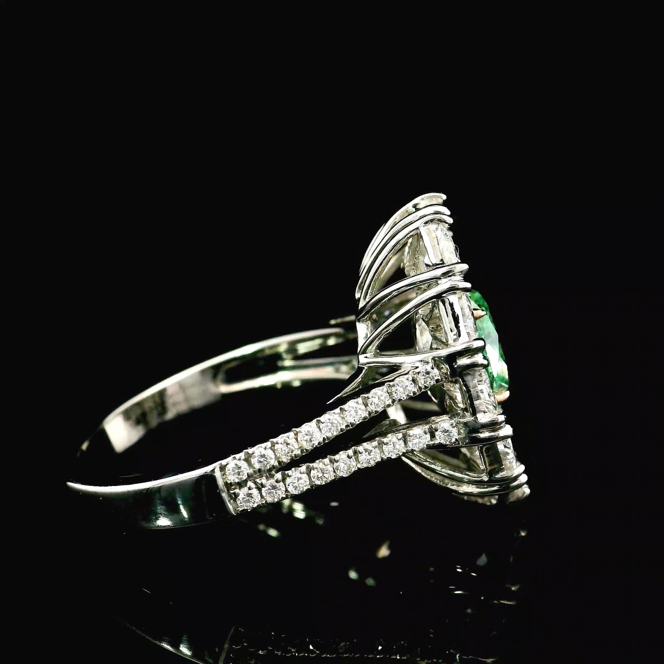 GIA Certified 0.81 Carat Very Light Yellow Green SI2 Clarity Diamond Ring For Sale 2