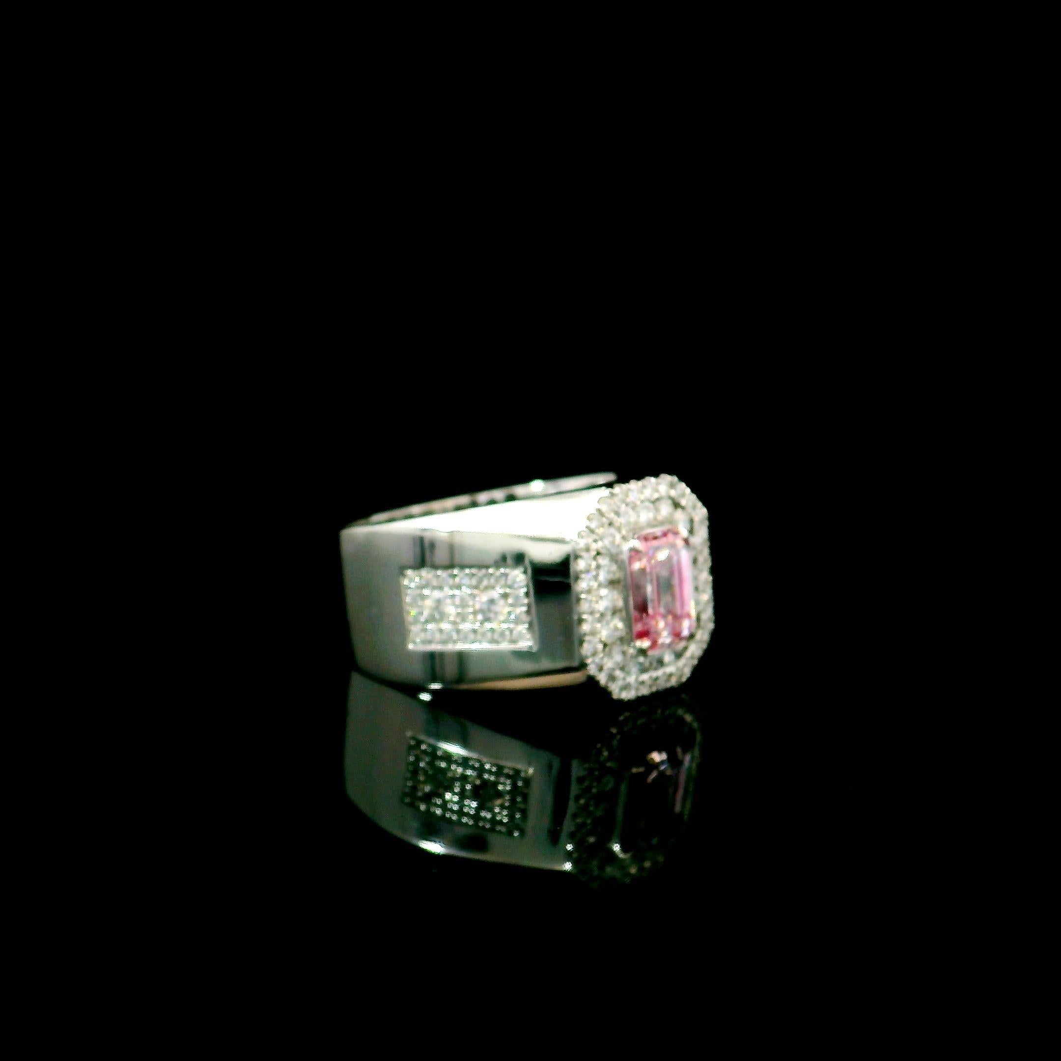 GIA Certified 0.82 Carat Faint Pink SI1 Clarity Diamond Ring In New Condition For Sale In บางรัก, TH
