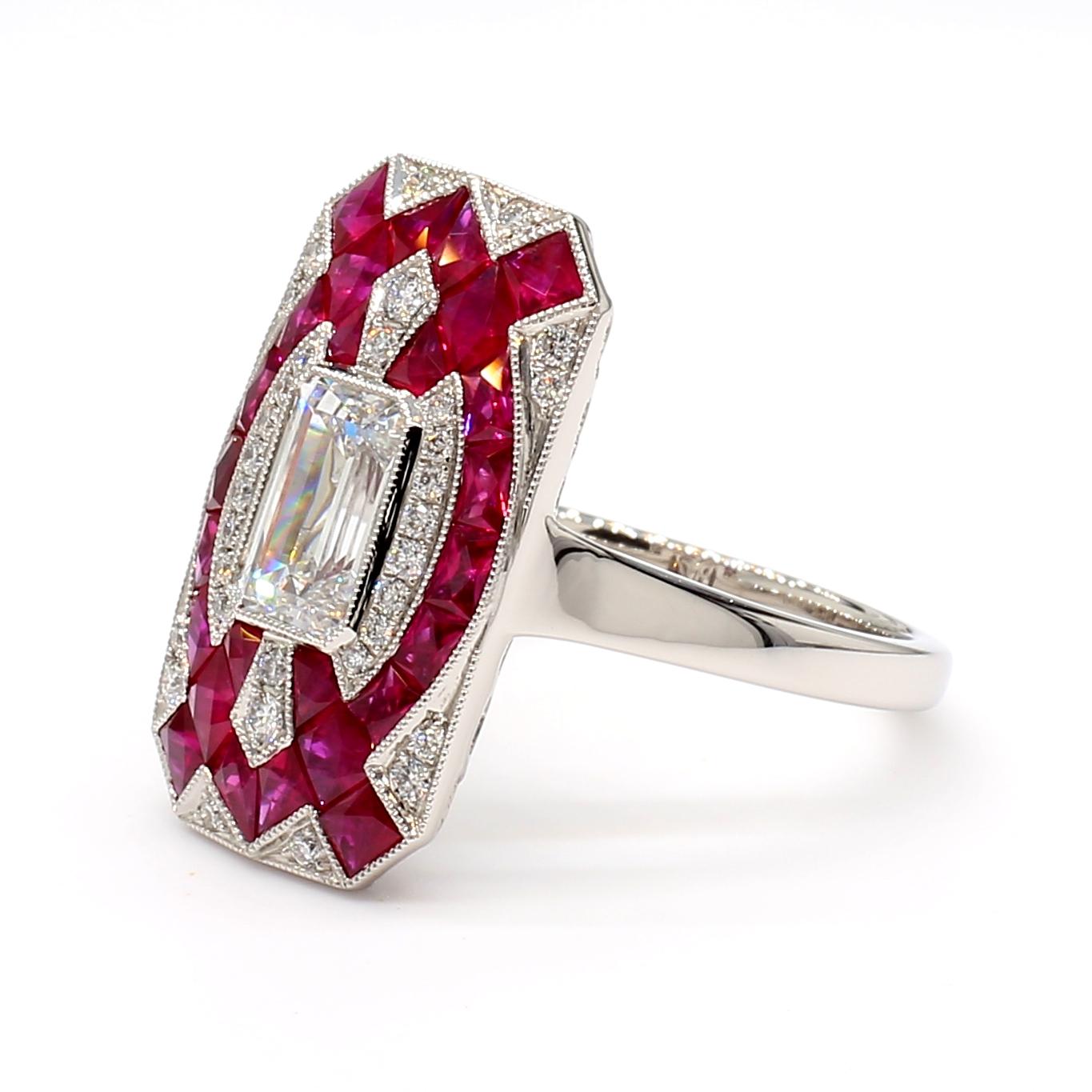 Questo anello di platino in stile Art Deco presenta uno splendido diamante E/C di 0,82 carati certificato da GIA con colore E e purezza VS2. Ornato da piccoli diamanti rotondi per un totale di 0,15 carati e da un vibrante rubino di 1,31 carati,