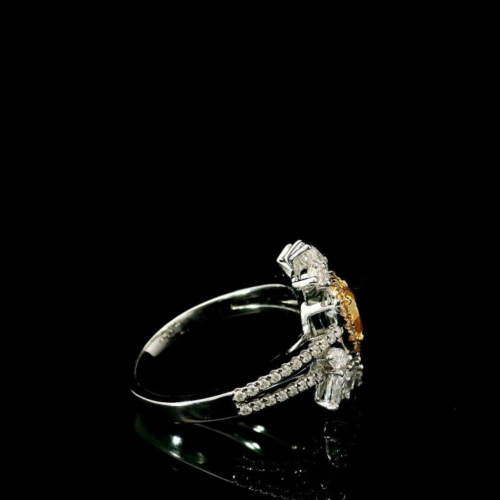GIA Certified 0.82CTS Fancy Light Yellow VS2 Clarity 18K Ring For Sale 1