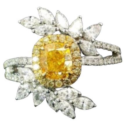 GIA Certified 0.82CTS Fancy Light Yellow VS2 Clarity 18K Ring For Sale