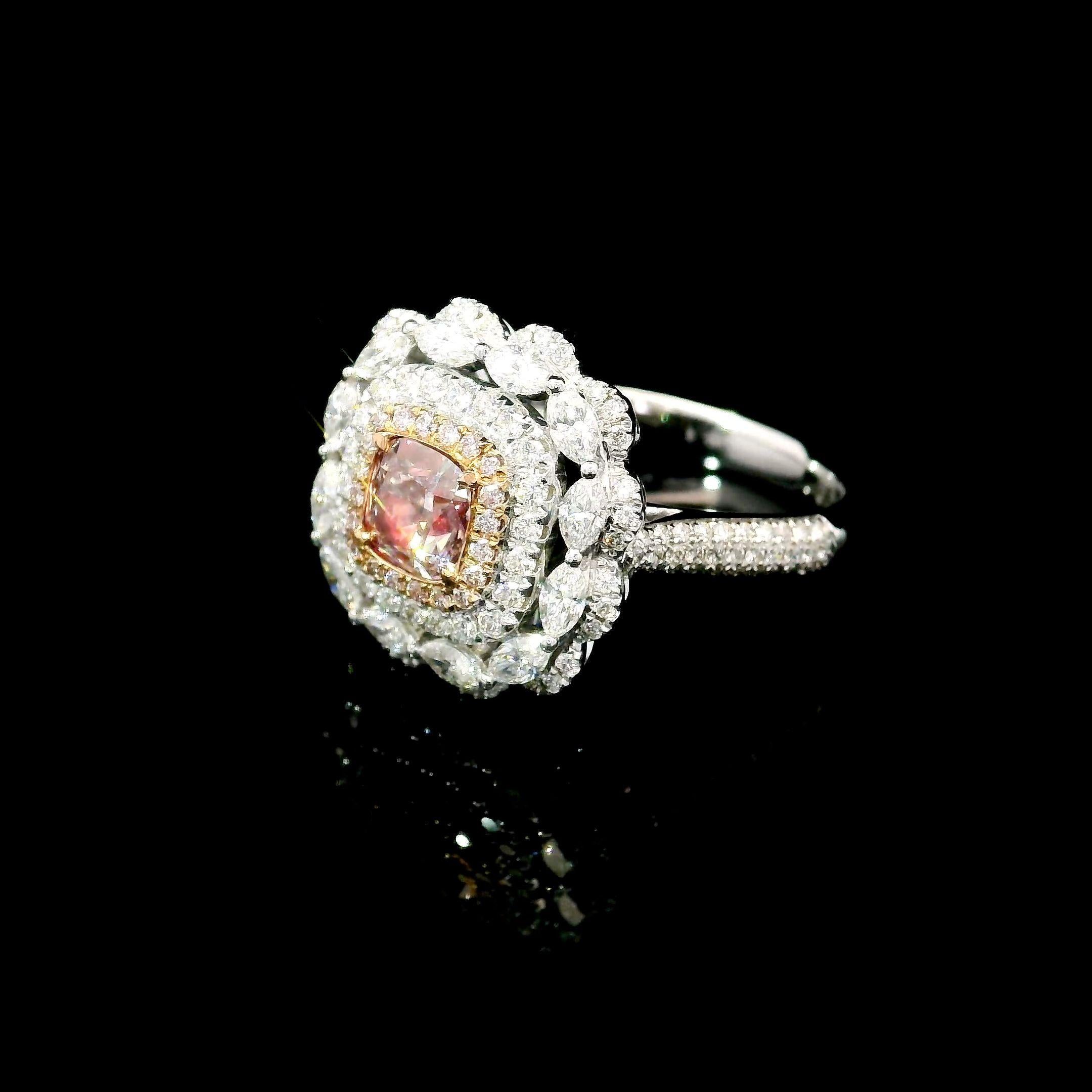 Anello con diamante certificato GIA da 0,83 carati, di colore rosa chiaro e marrone VS1, chiarezza In condizioni Nuovo in vendita a บางรัก, TH