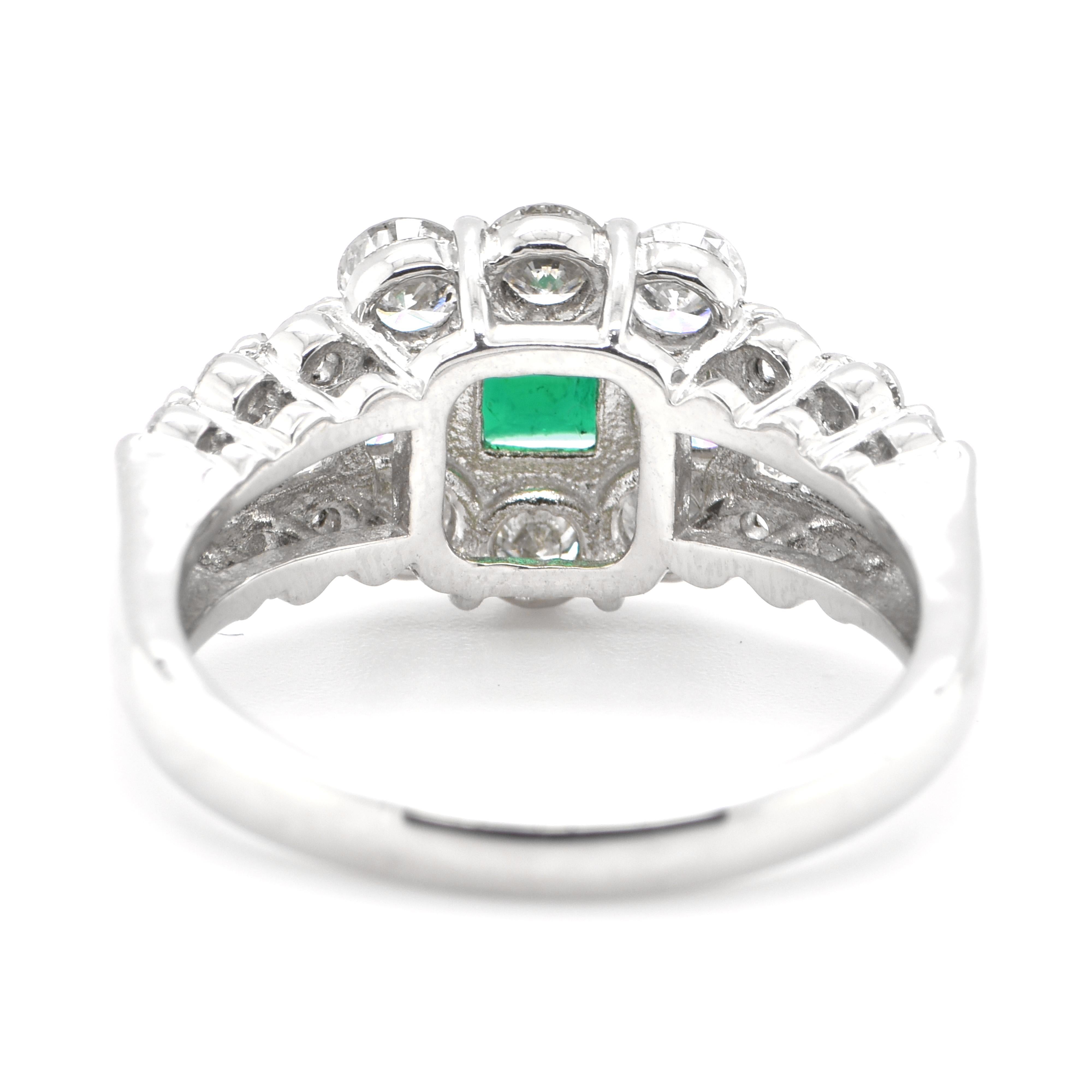 GIA Certified 0.83 Carat Natural Colombian Emerald and Diamond Ring In New Condition For Sale In Tokyo, JP