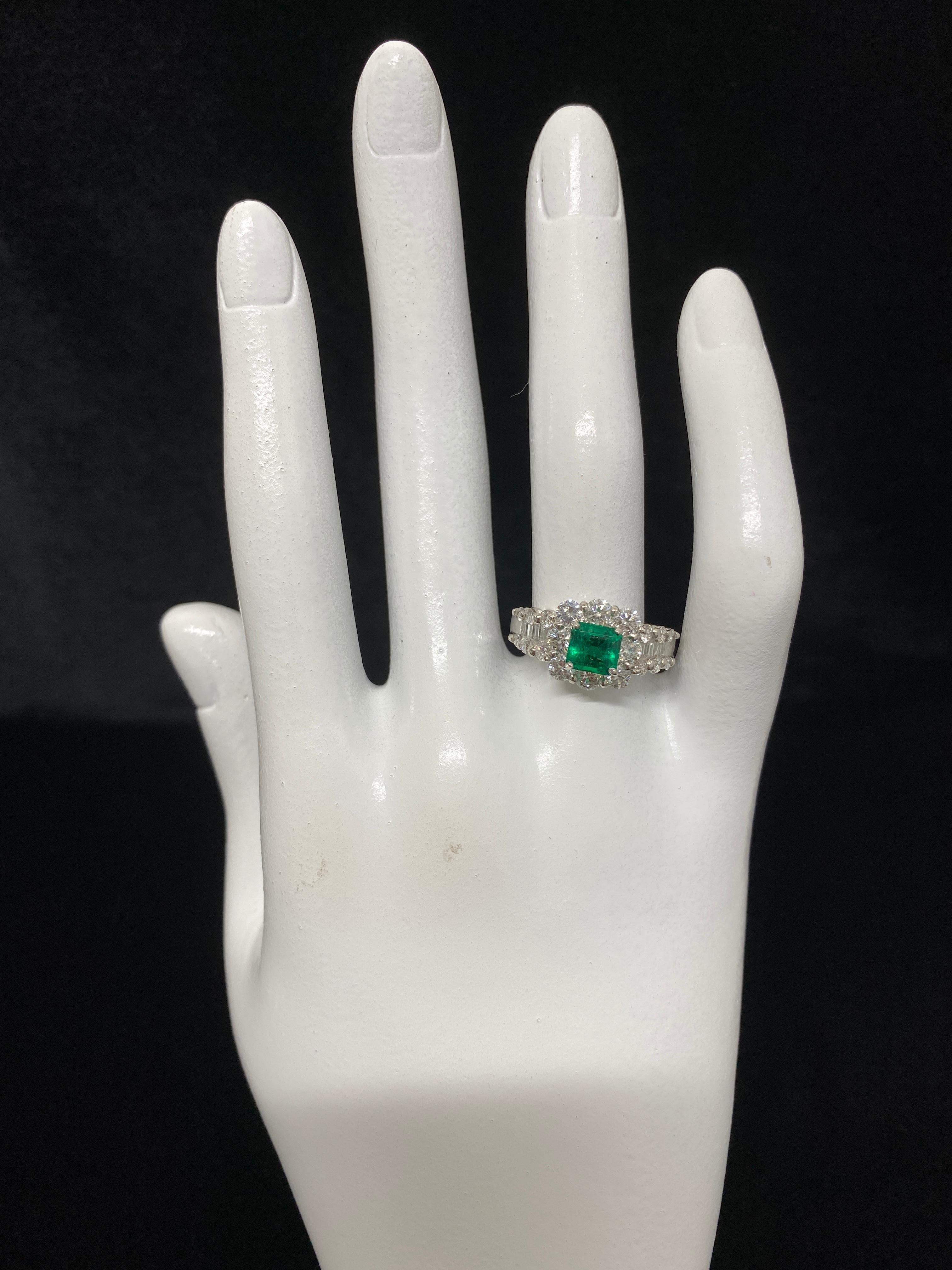 Women's GIA Certified 0.83 Carat Natural Colombian Emerald and Diamond Ring For Sale