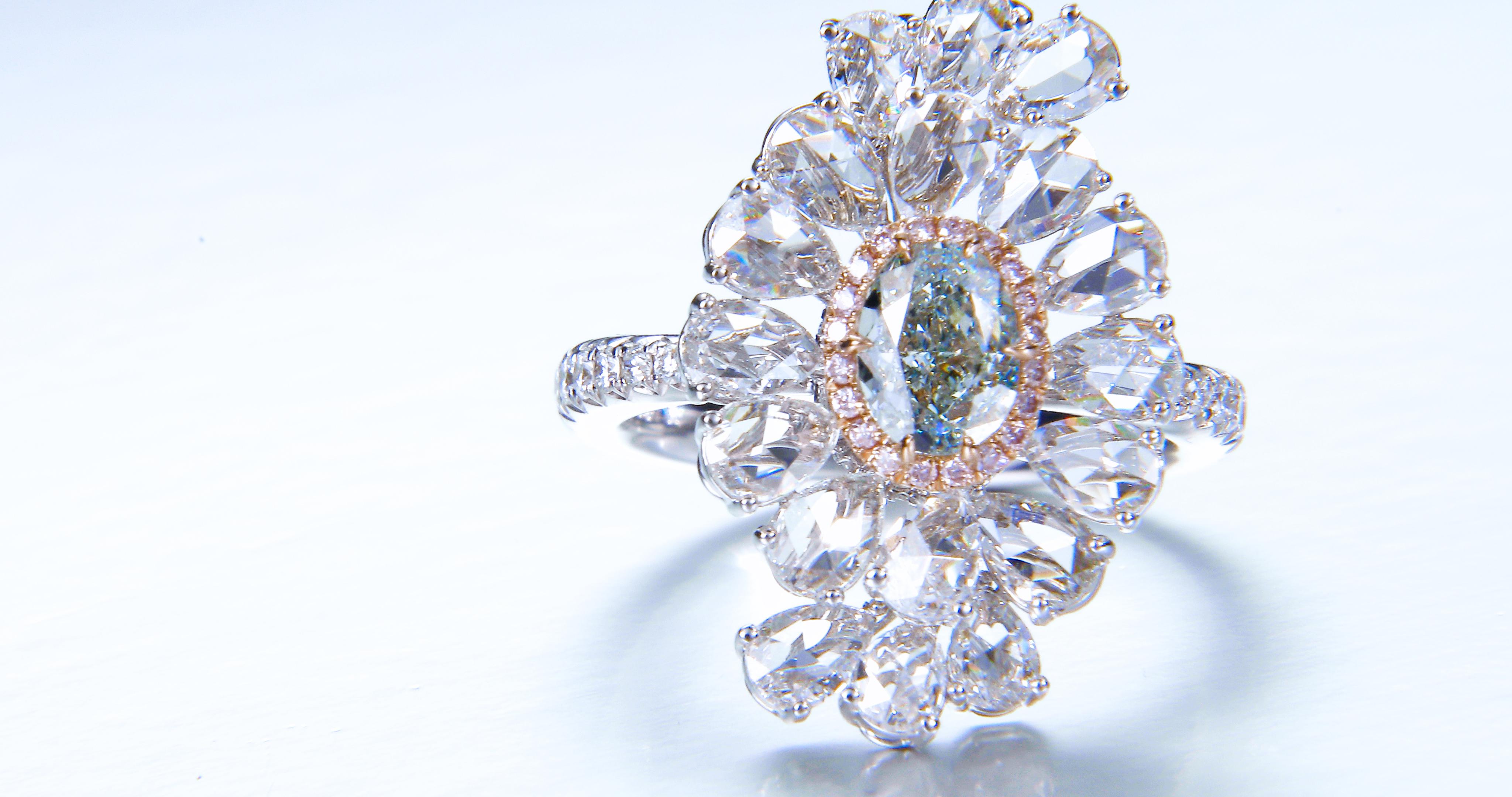 Gia zertifizierter, 0,83 Karat natürlicher blau-grüner ovaler Diamantring aus 18 Karat Gold (Ovalschliff) im Angebot
