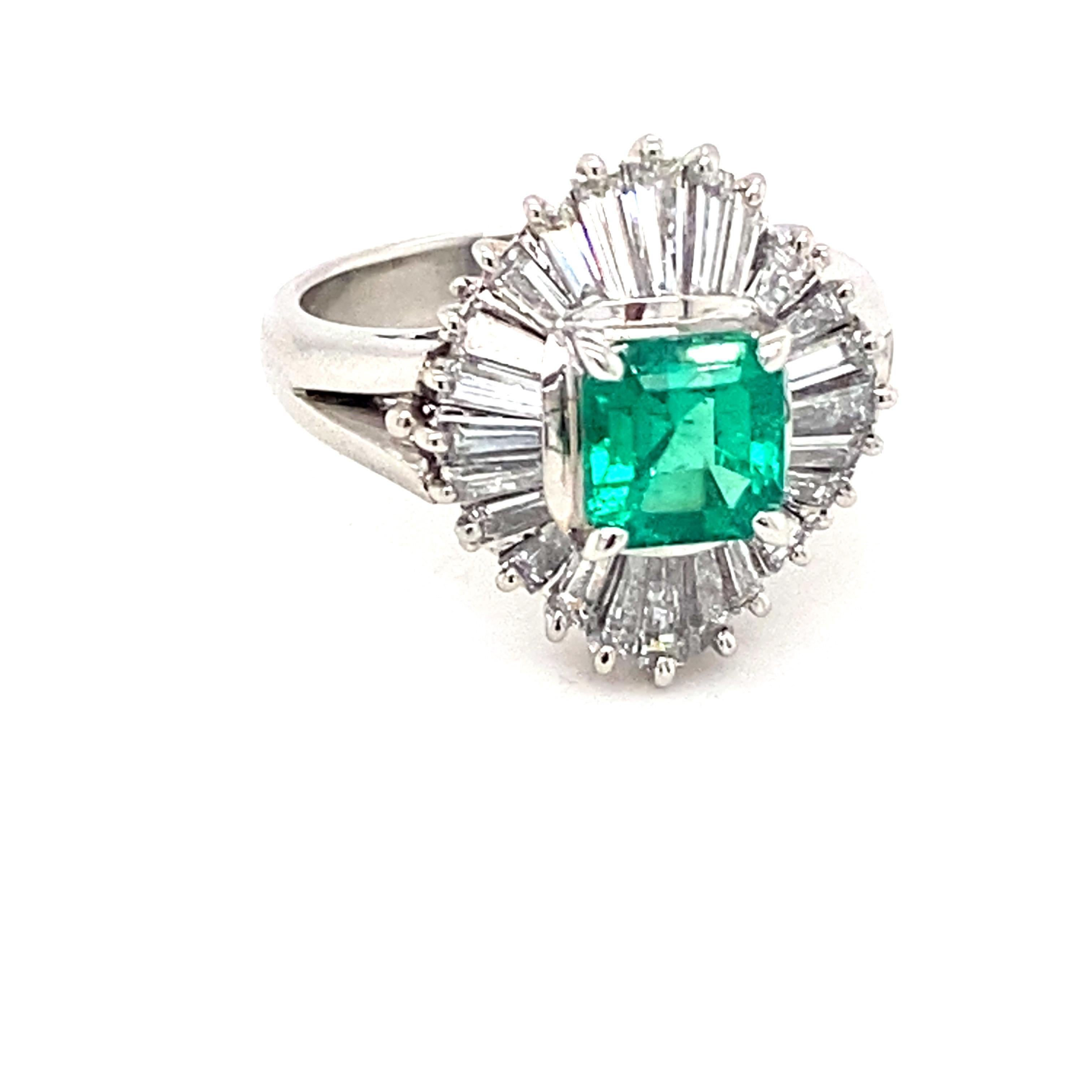Artisan GIA Certified 0.85 Carat Octagon Cut Columbian Emerald Diamond Ring For Sale