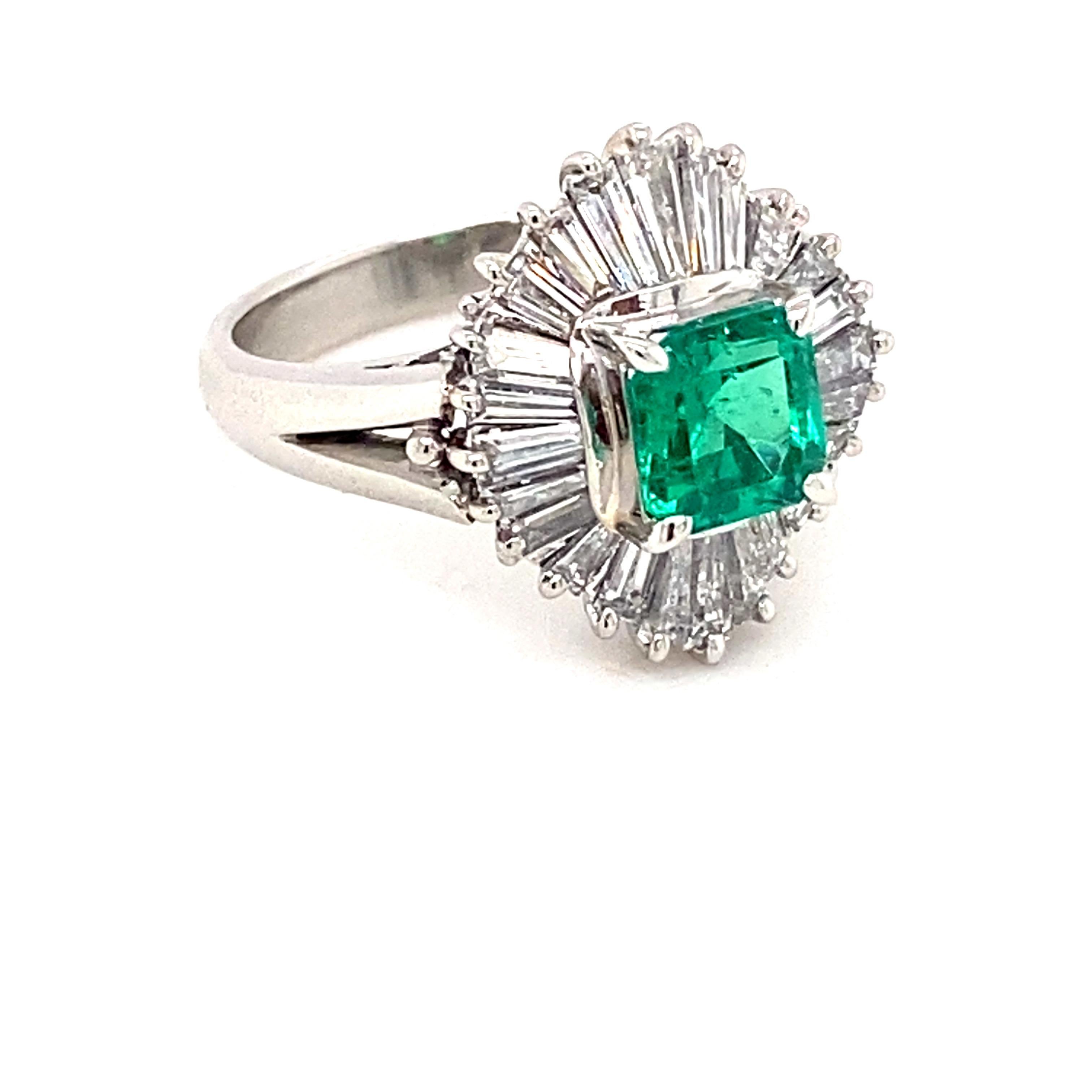 GIA Certified 0.85 Carat Octagon Cut Columbian Emerald Diamond Ring In New Condition For Sale In Trumbull, CT