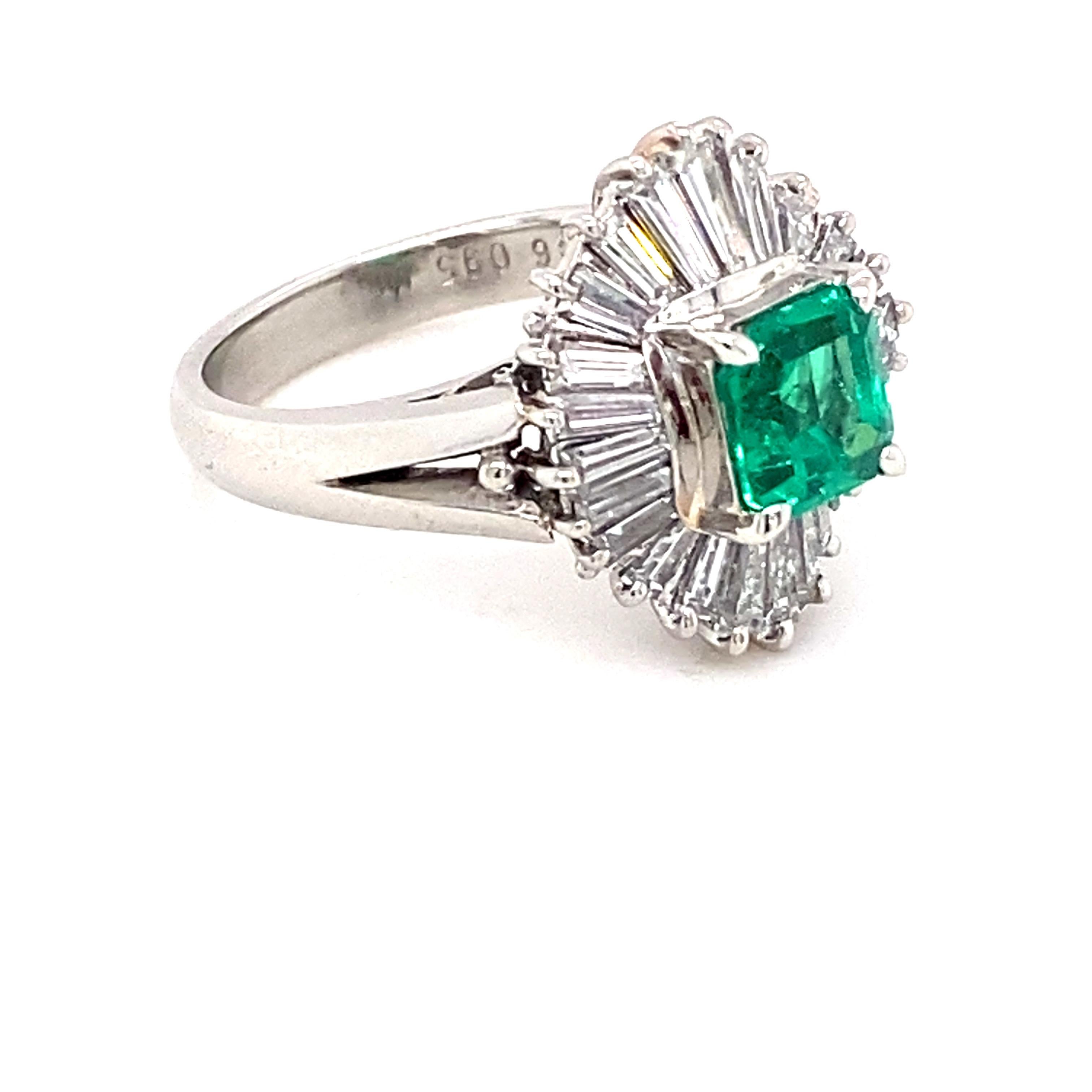 Women's GIA Certified 0.85 Carat Octagon Cut Columbian Emerald Diamond Ring For Sale