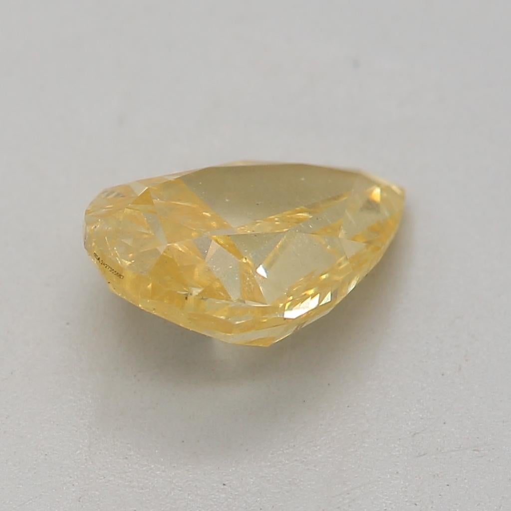 Diamant jaune orangé intense de 0,89 carat de pureté I1 certifié par le GIA Neuf - En vente à บางรัก, TH