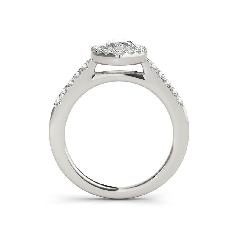 Taglio marquise Anello con diamanti aureolati e brillanti rotondi certificati GIA da 0,8 ct. in vendita