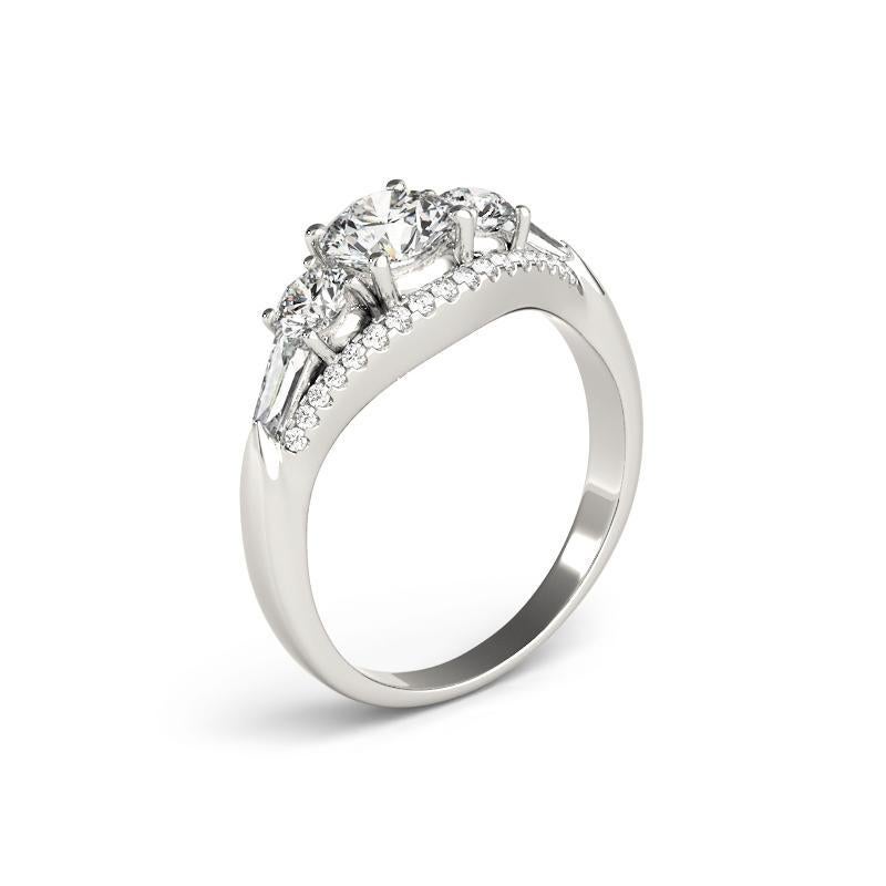 GIA Certified 0.8ct Anello di diamanti rotondi a 3 pietre baguette a tripla fila In condizioni Nuovo in vendita a New York, NY