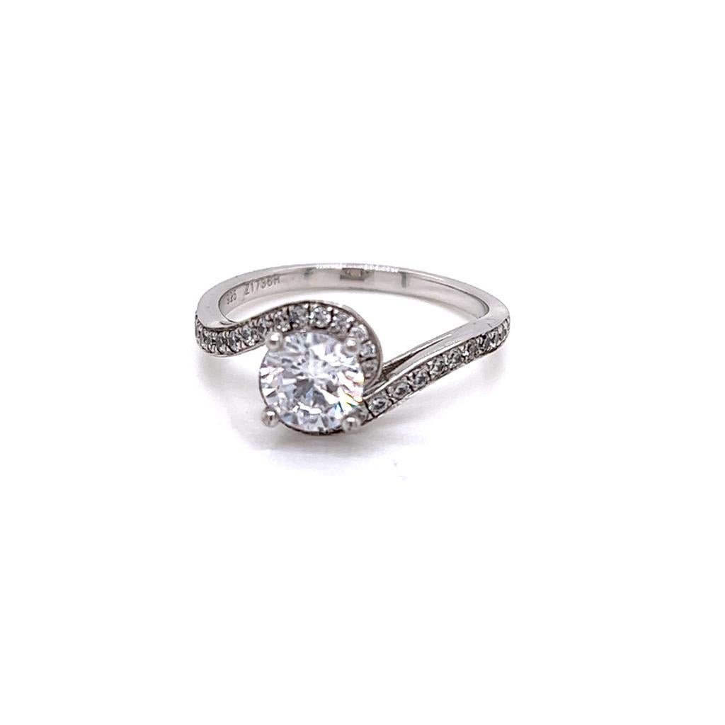For Sale:  GIA Certified 0.9 Carat Diamond twist band Platinum Ring 4