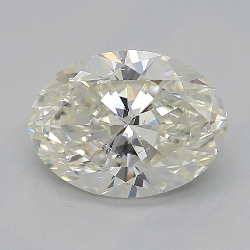 Uno straordinario anello con diamante ovale, che sfoggia una scintillante pietra centrale da 0,9 , J , SI2, attira l'attenzione con il suo design elegante e la sua eccezionale maestria. Incastonato in un lussuoso oro bianco, l'anello presenta
