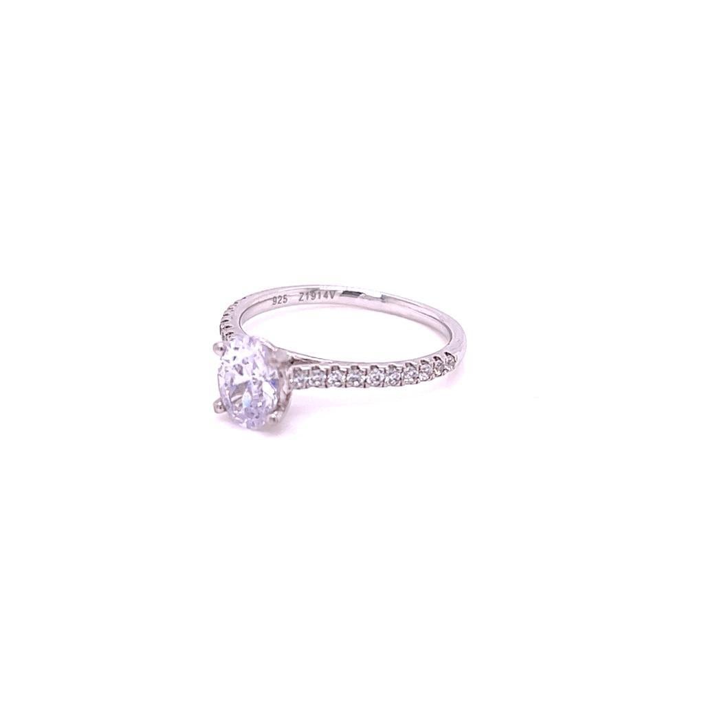For Sale:  GIA Certified 0.9 Carat Oval Diamond Ring in Platinum 3