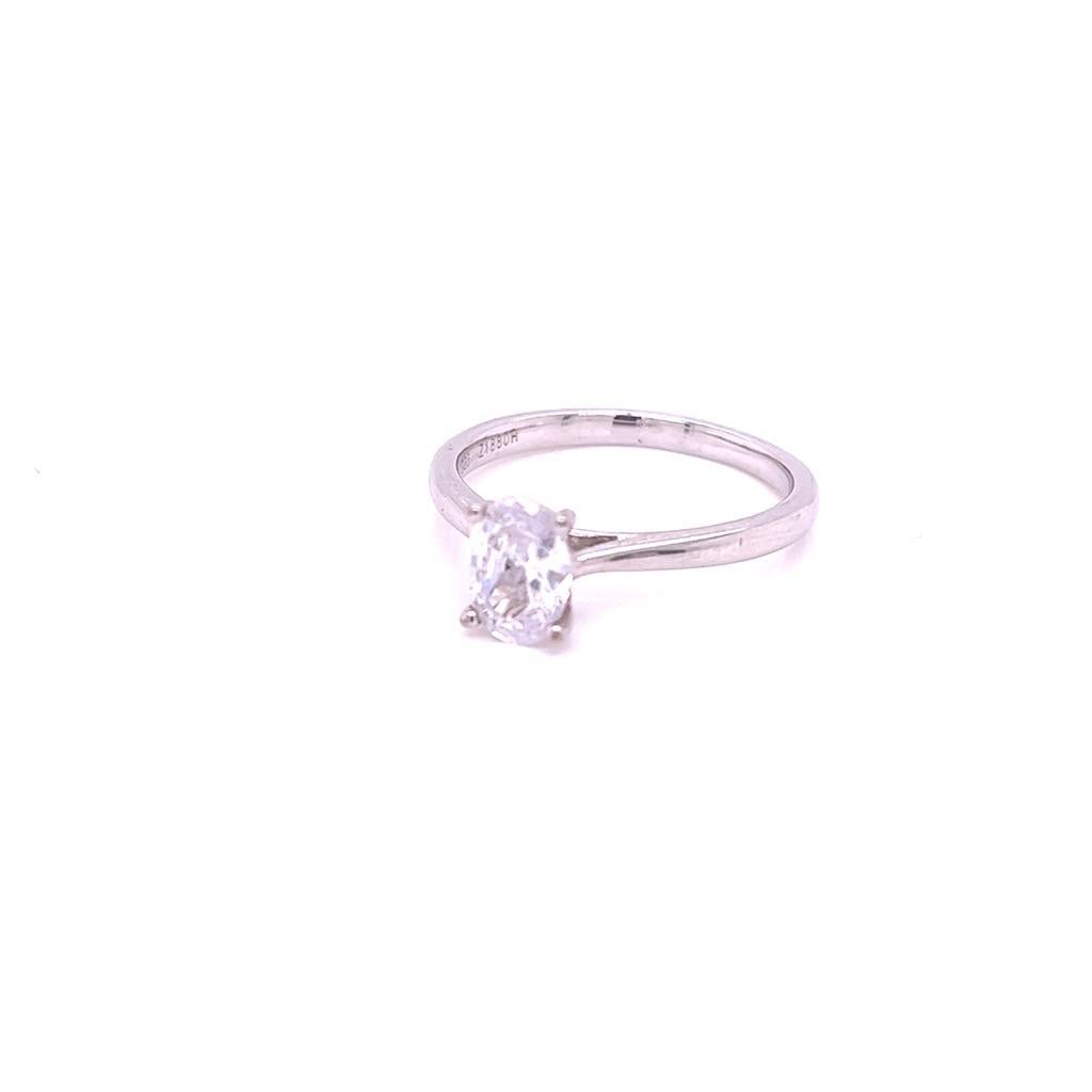 For Sale:  GIA Certified 0.9 Carat Oval Diamond Solitaire Ring in Platinum 2