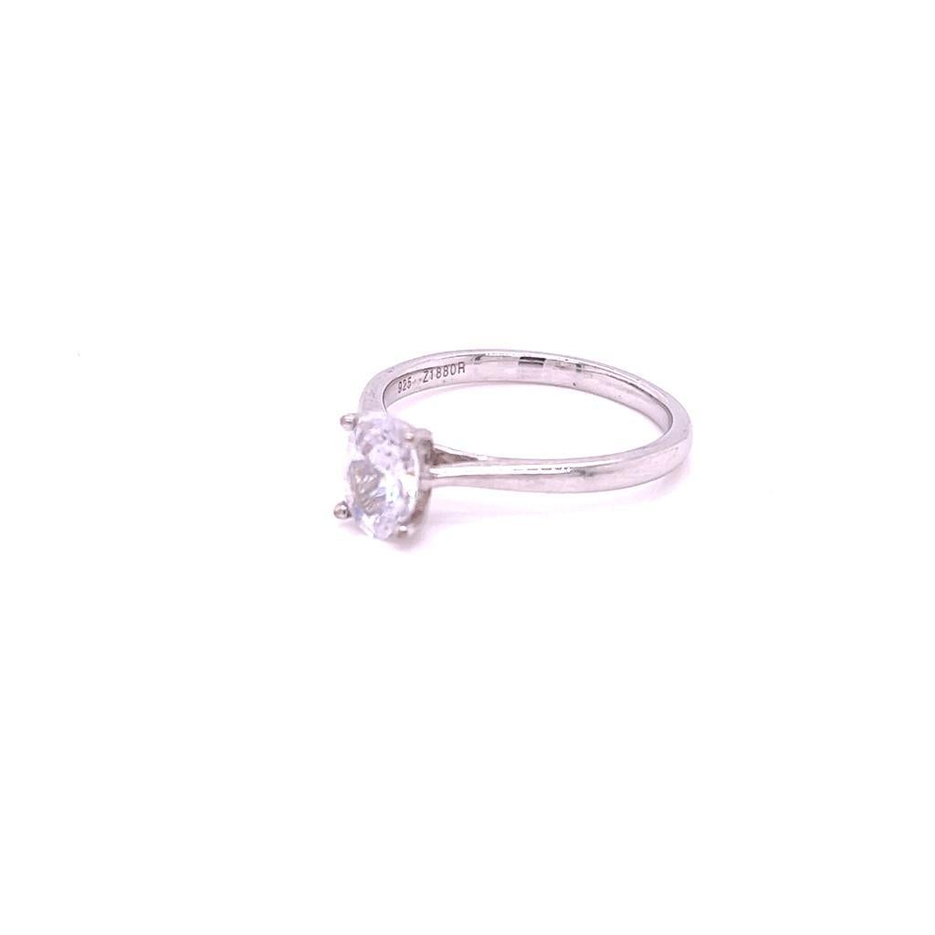 For Sale:  GIA Certified 0.9 Carat Oval Diamond Solitaire Ring in Platinum 3