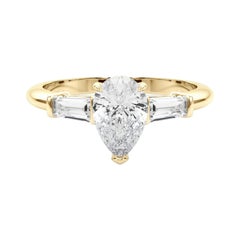 GIA Certified 0.9 Carat Pear & Baguette Three-Stone Diamond Ring (bague à trois pierres)