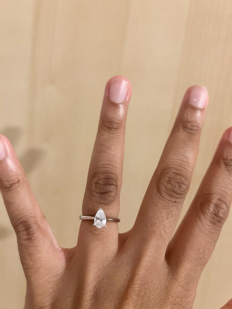 En vente :  Bague solitaire en platine certifiée GIA de 0,9 carat de diamant en forme de poire 6