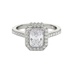 Anello con diamante radiante aureolato in oro bianco 18 carati certificato GIA da 0,9 carati