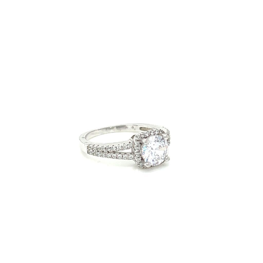 For Sale:  GIA Certified 0.9 Carat Round Brilliant Diamond Ring in Platinum 2
