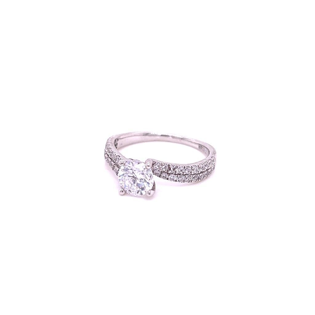 For Sale:  GIA Certified 0.9 Carat Round Brilliant Diamond Ring in Platinum 2
